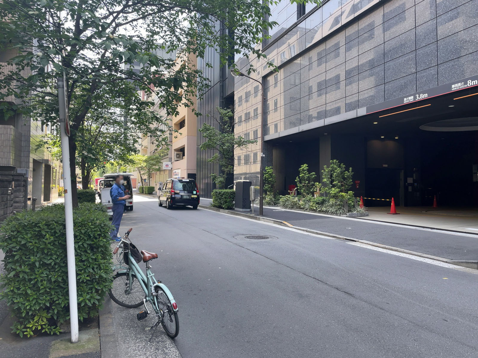 麹町YKビル前面の麹町学園通り