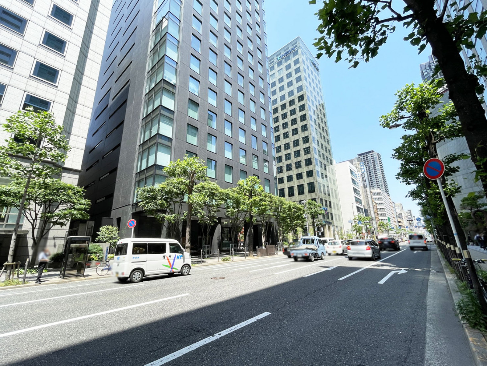 大阪JPビル前面の通り