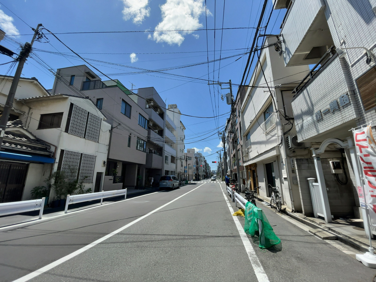 WGビル前面の通り