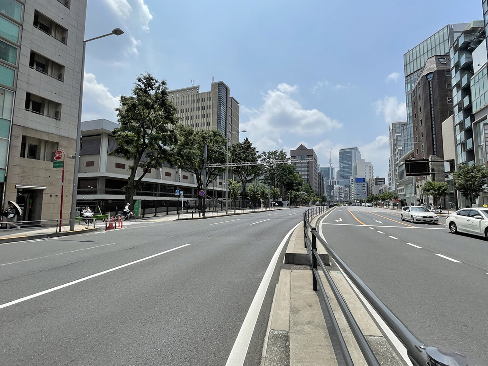 付近の青山通り