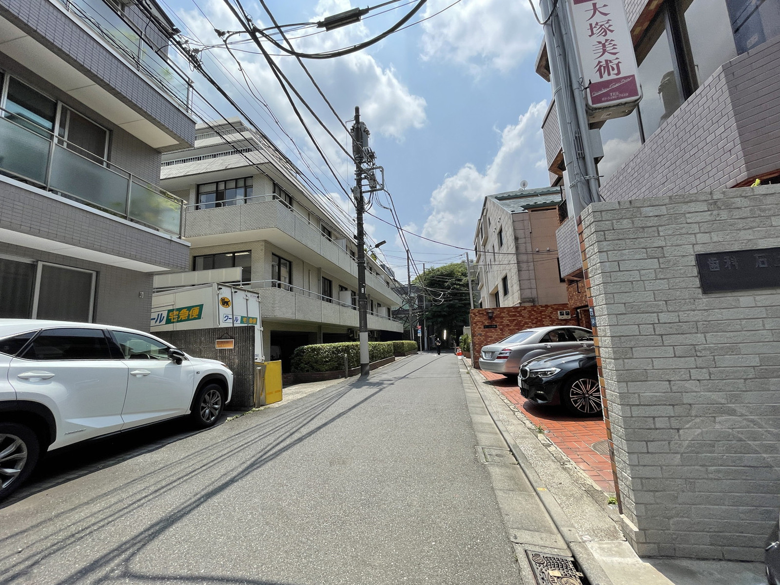 南青山吉岡ビル前面の通り