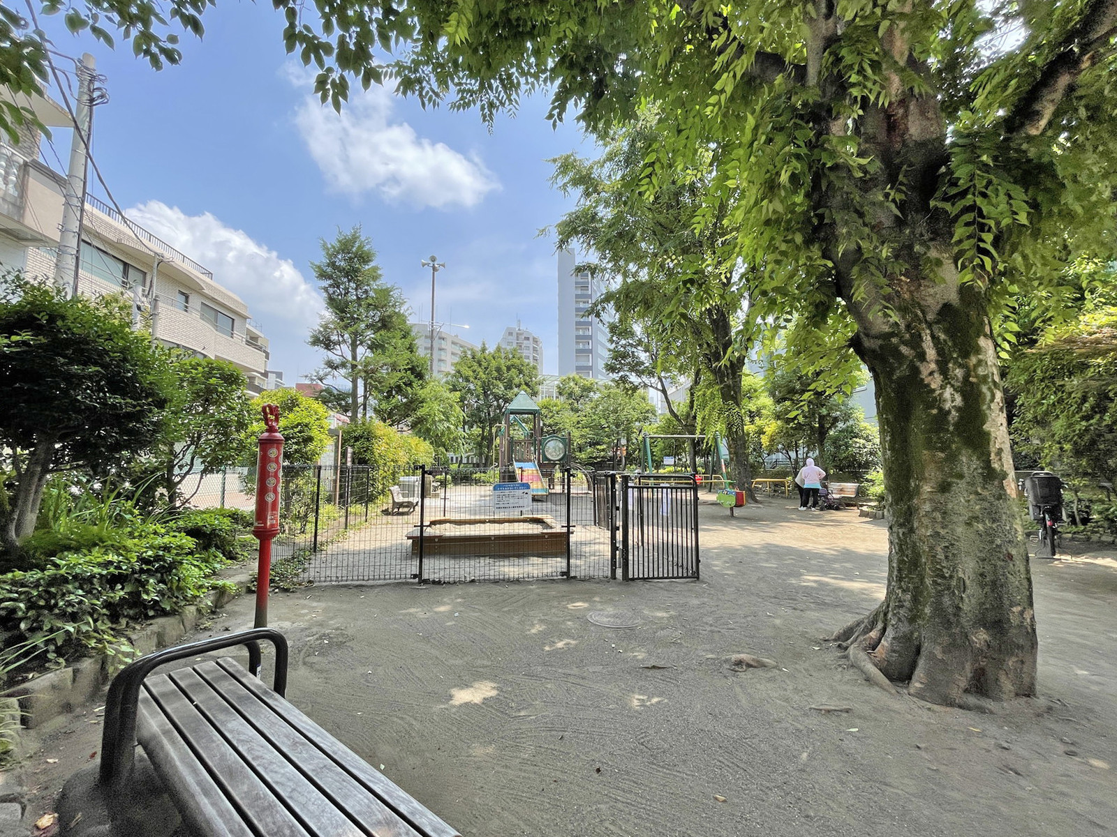 徒歩2分の南青山六丁目児童遊園