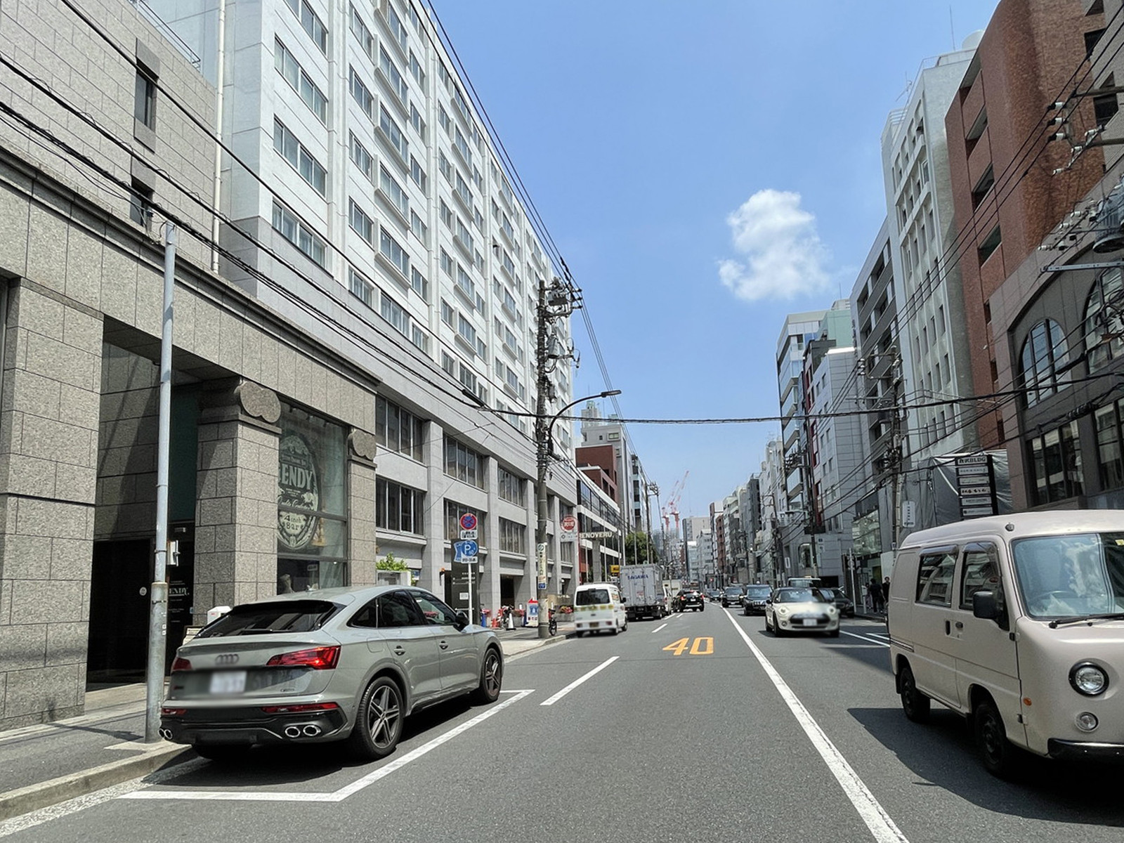 付近の骨董通り