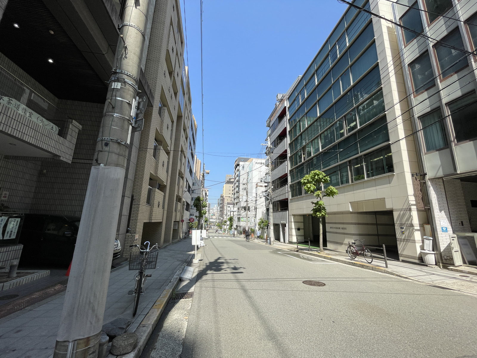シグナスビル前面の通り
