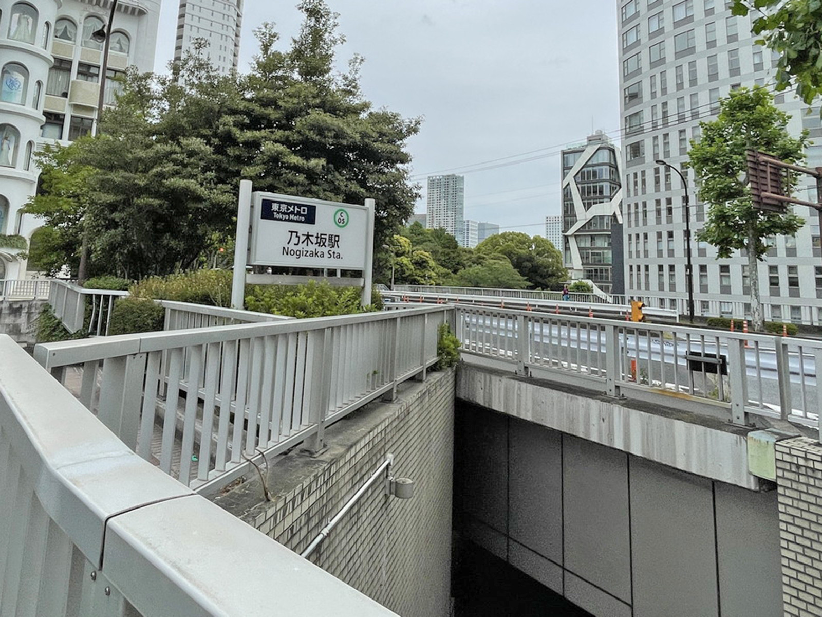 最寄りの「乃木坂駅」