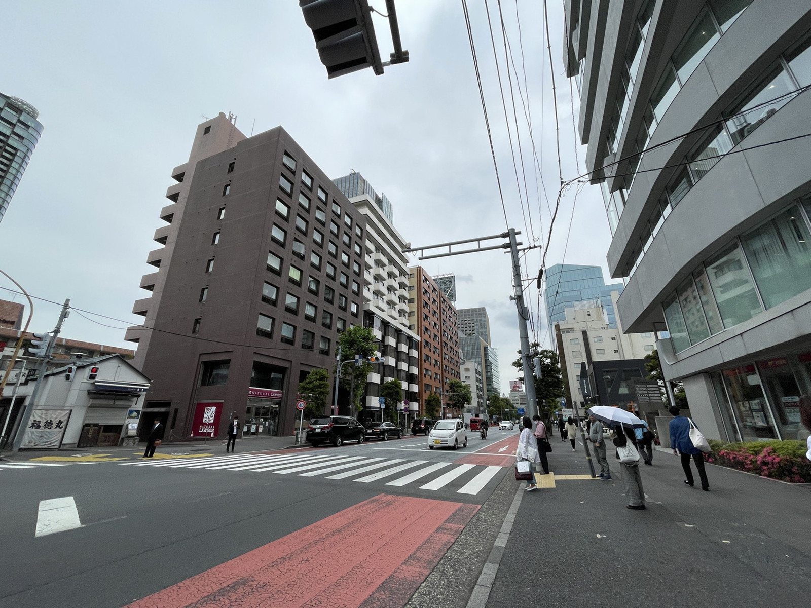 付近の外苑東通り