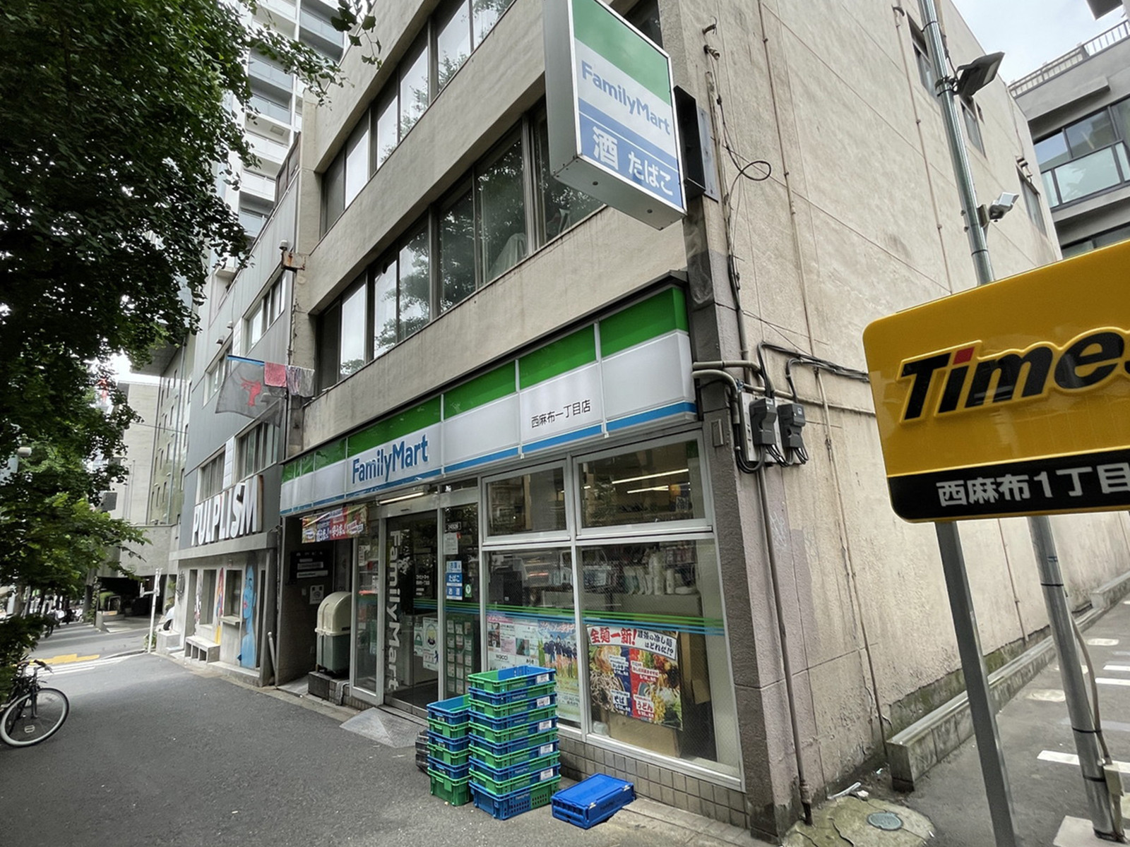 徒歩2分のファミリーマート西麻布1丁目店