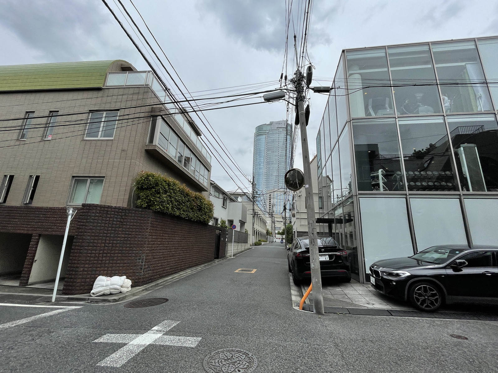 西麻布KY前面の通り