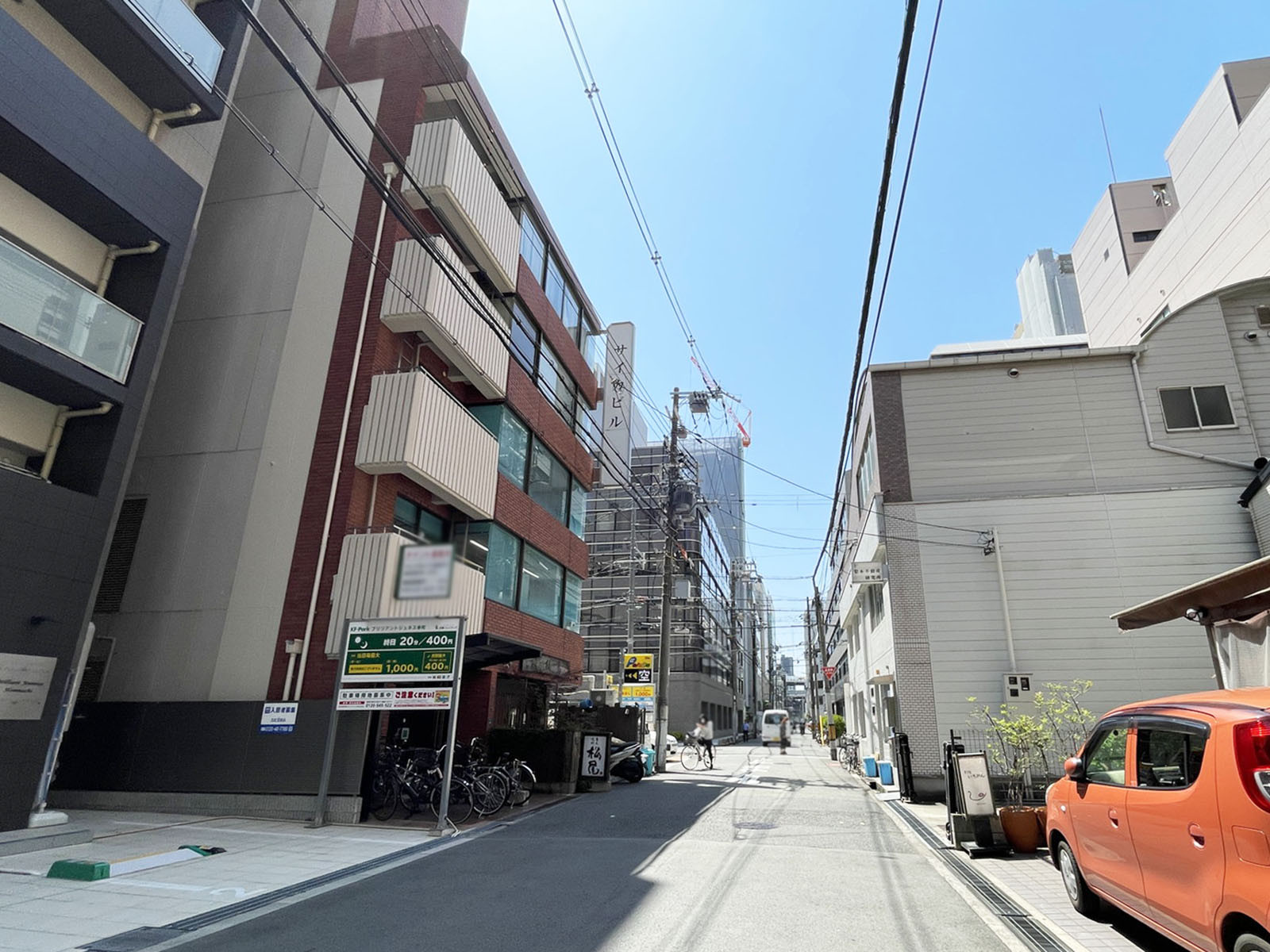 ロータスビル前面の通り