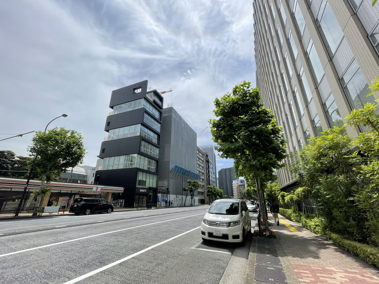 興和広尾ビル前面の通り