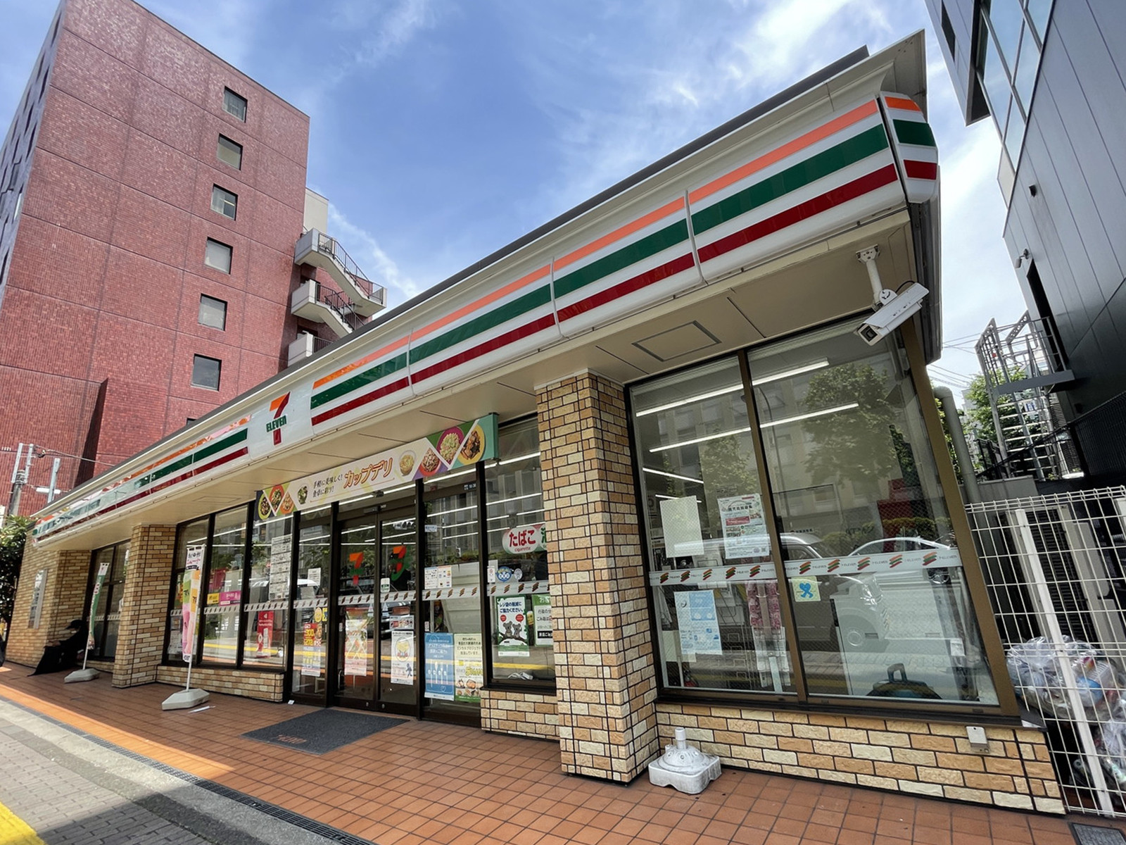 徒歩1分のセブンイレブン 港区広尾駅北店