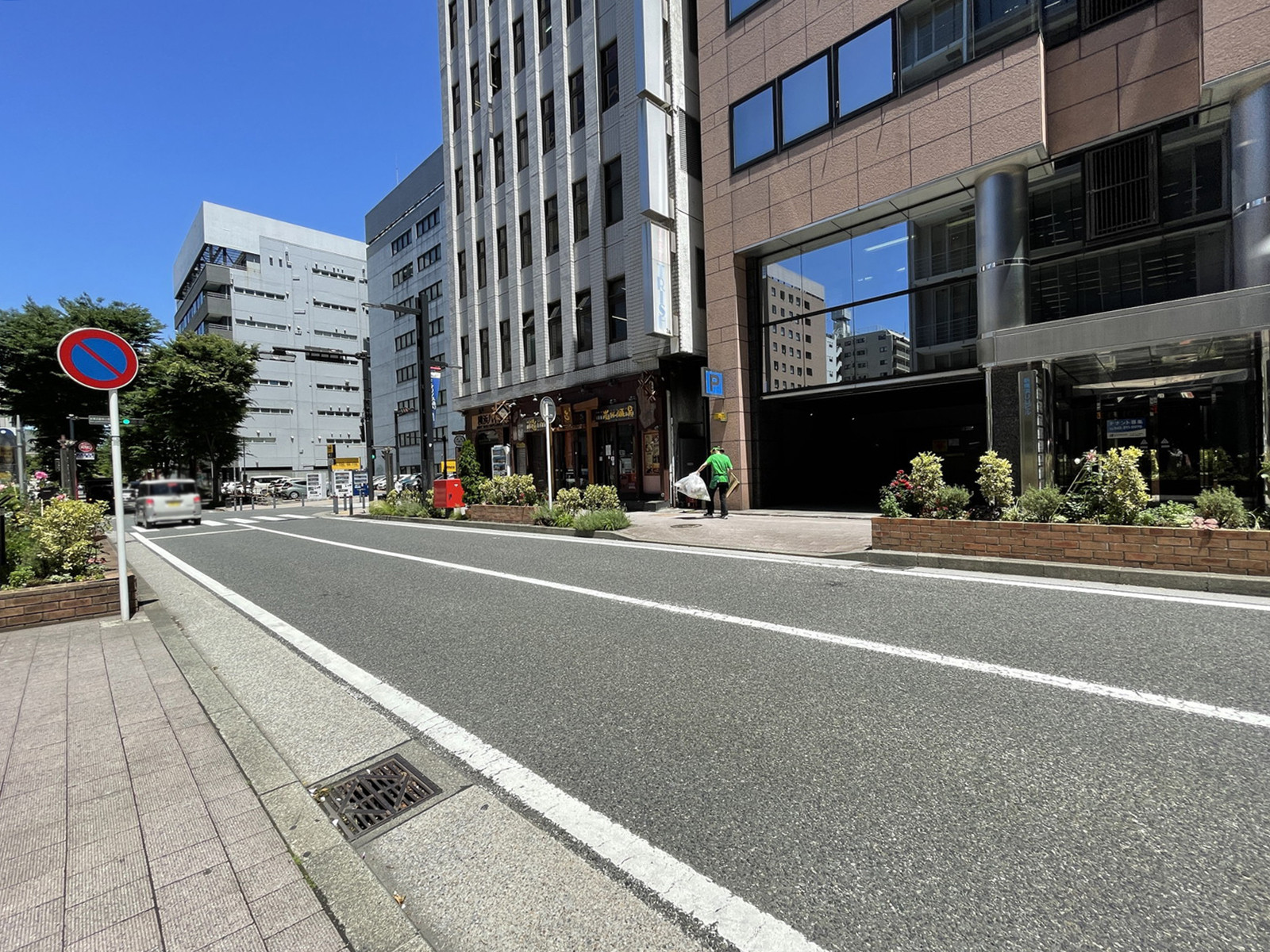 新横浜ステーションビル前面の通り