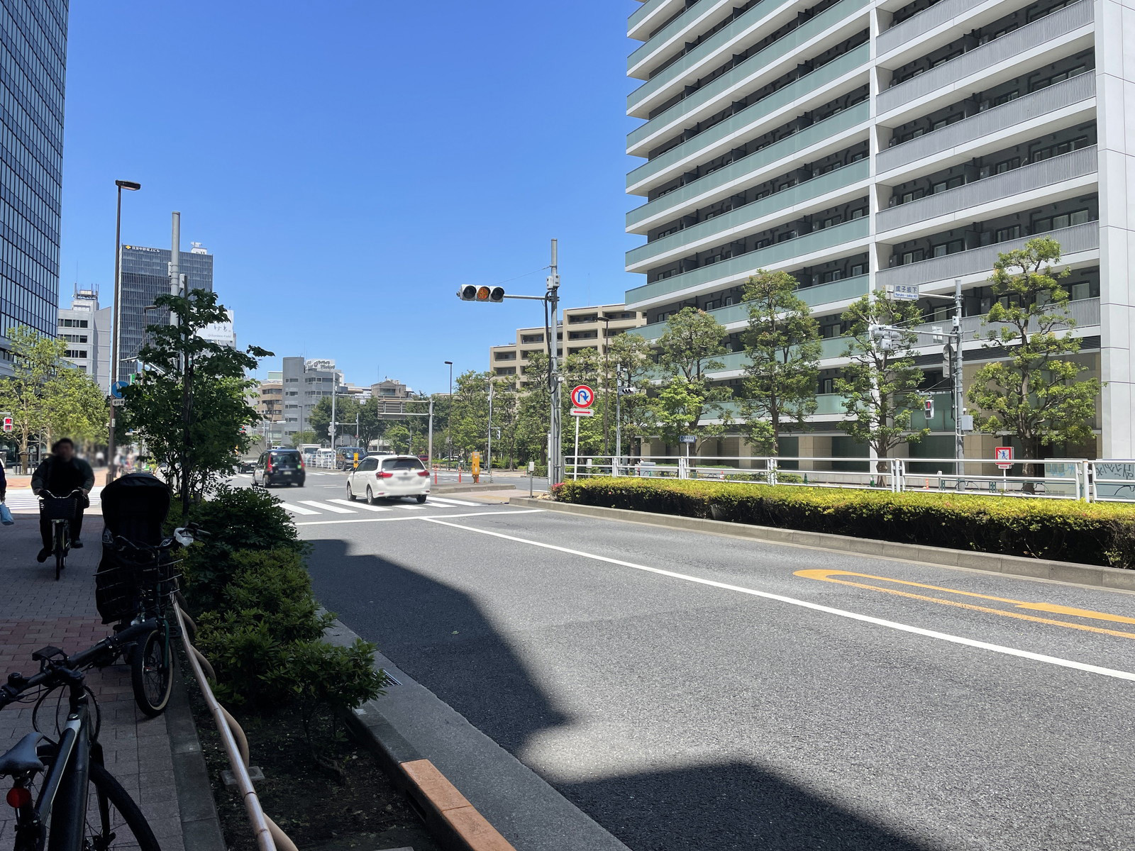 ITOビル前面の青梅街道
