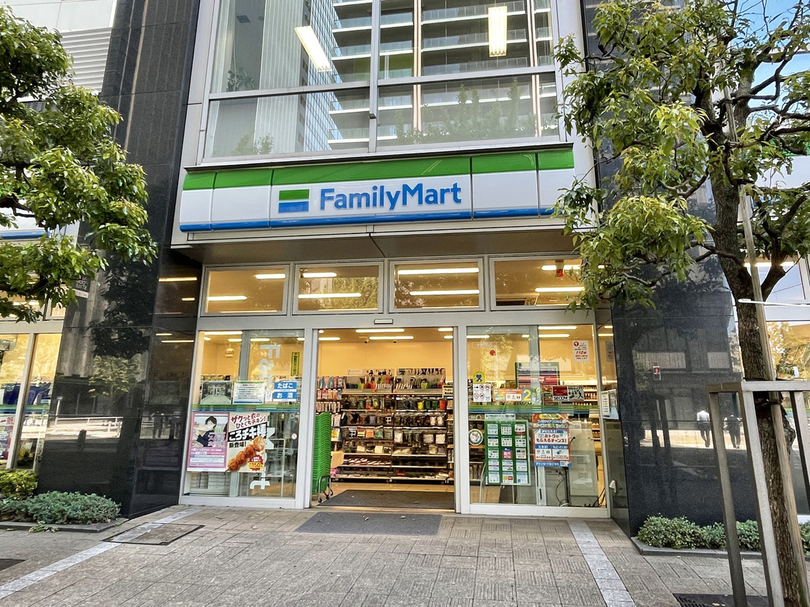 近くのファミリーマート 西新宿アトラスタワー店