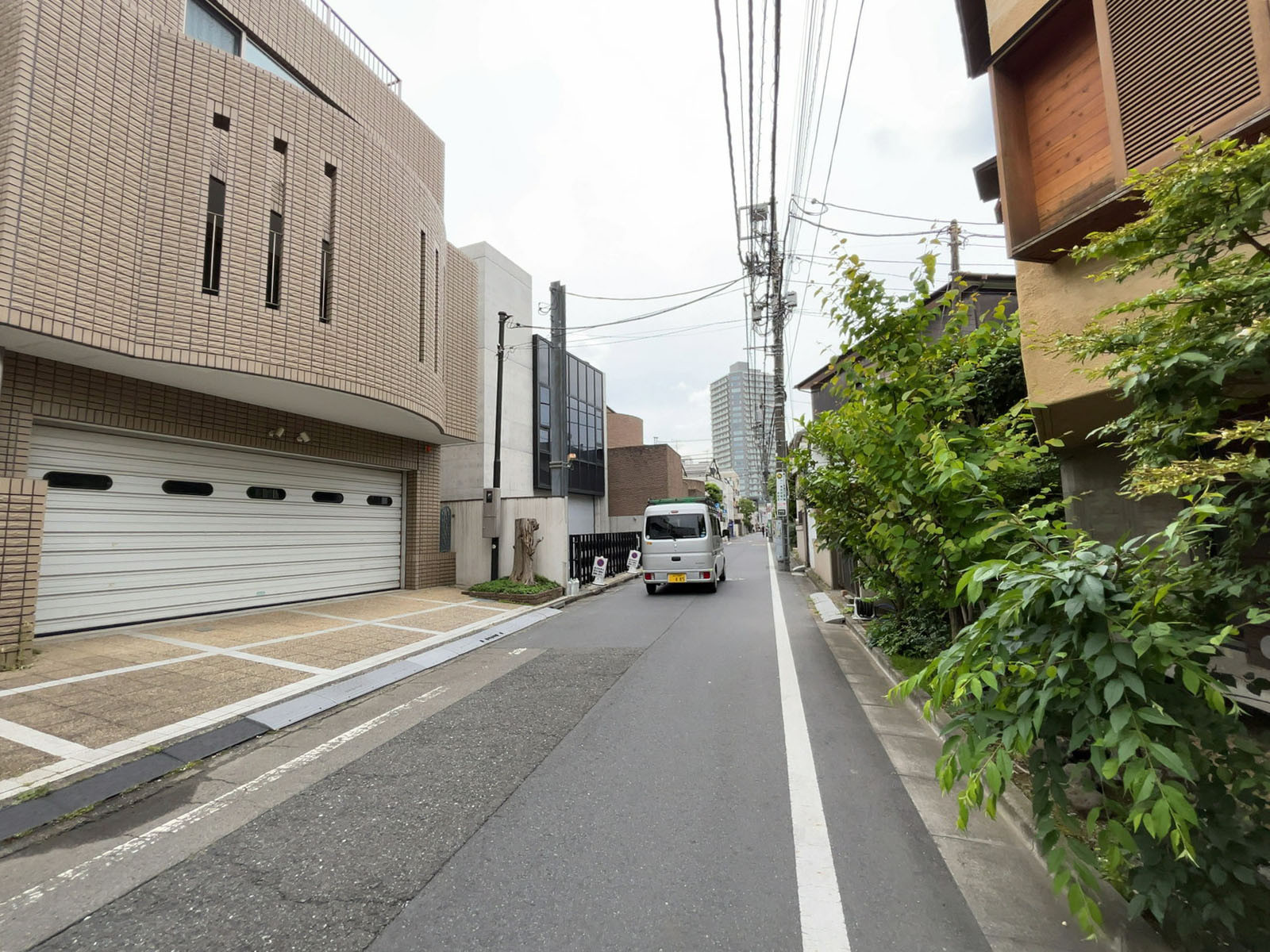 石崎ビル前面の通り