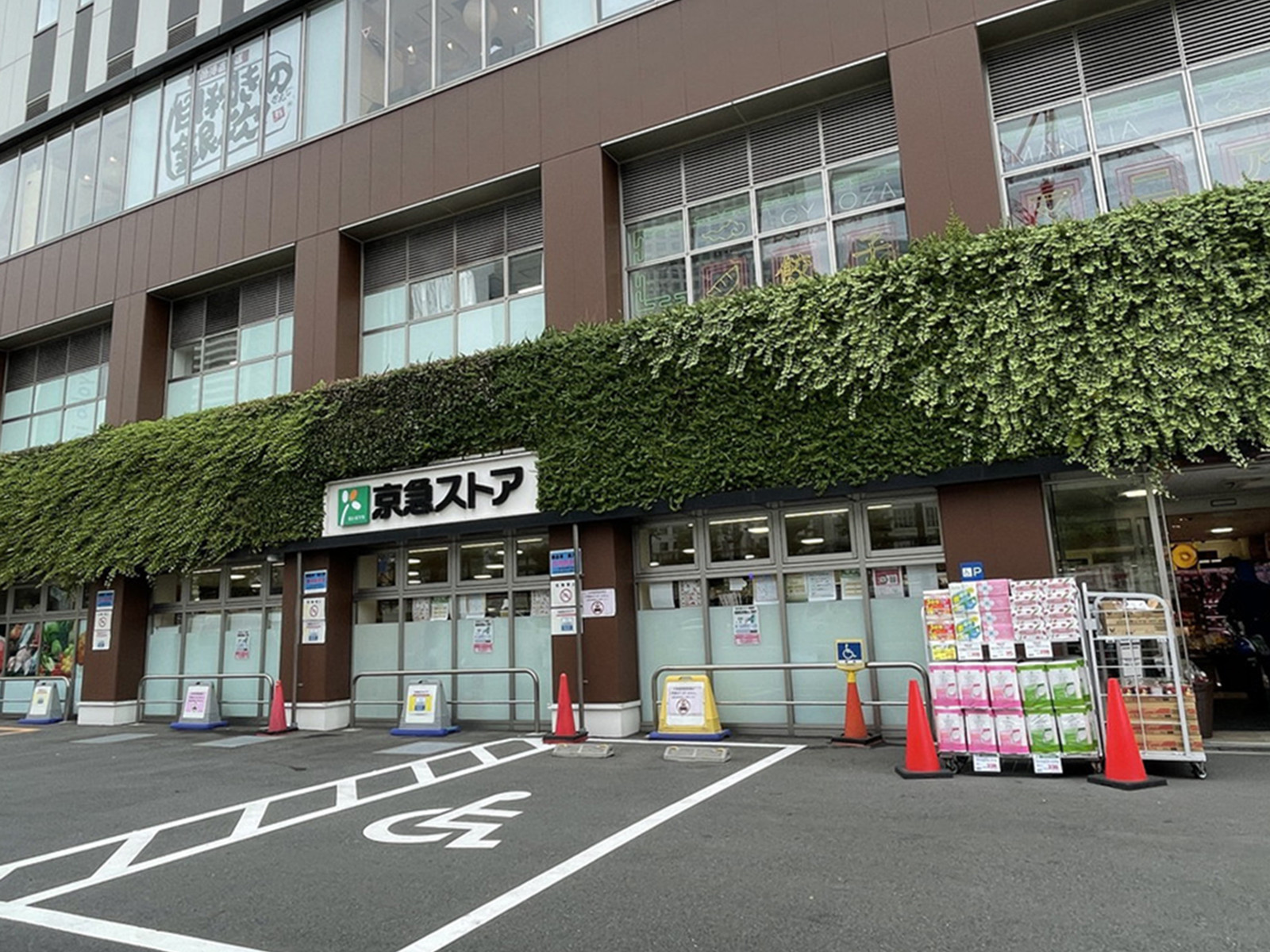 徒歩3分の東急ストア 高輪店