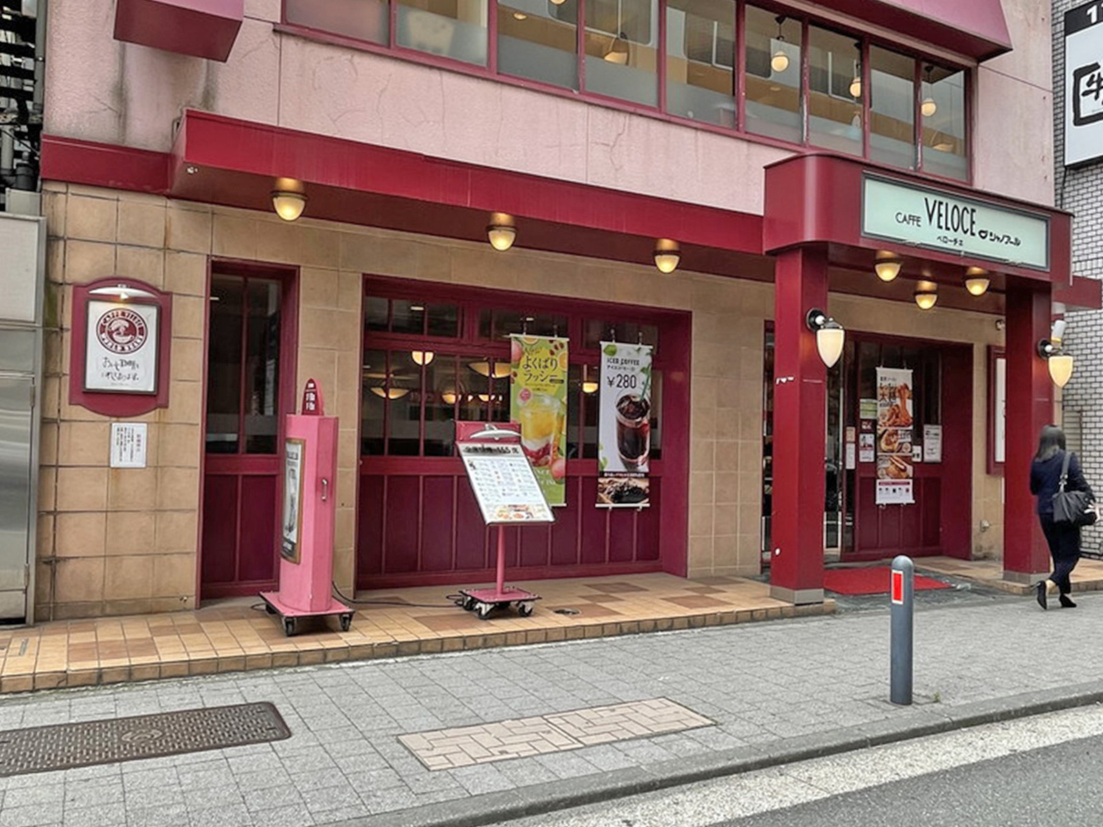 徒歩1分のカフェ・ベローチェ 関内駅前店