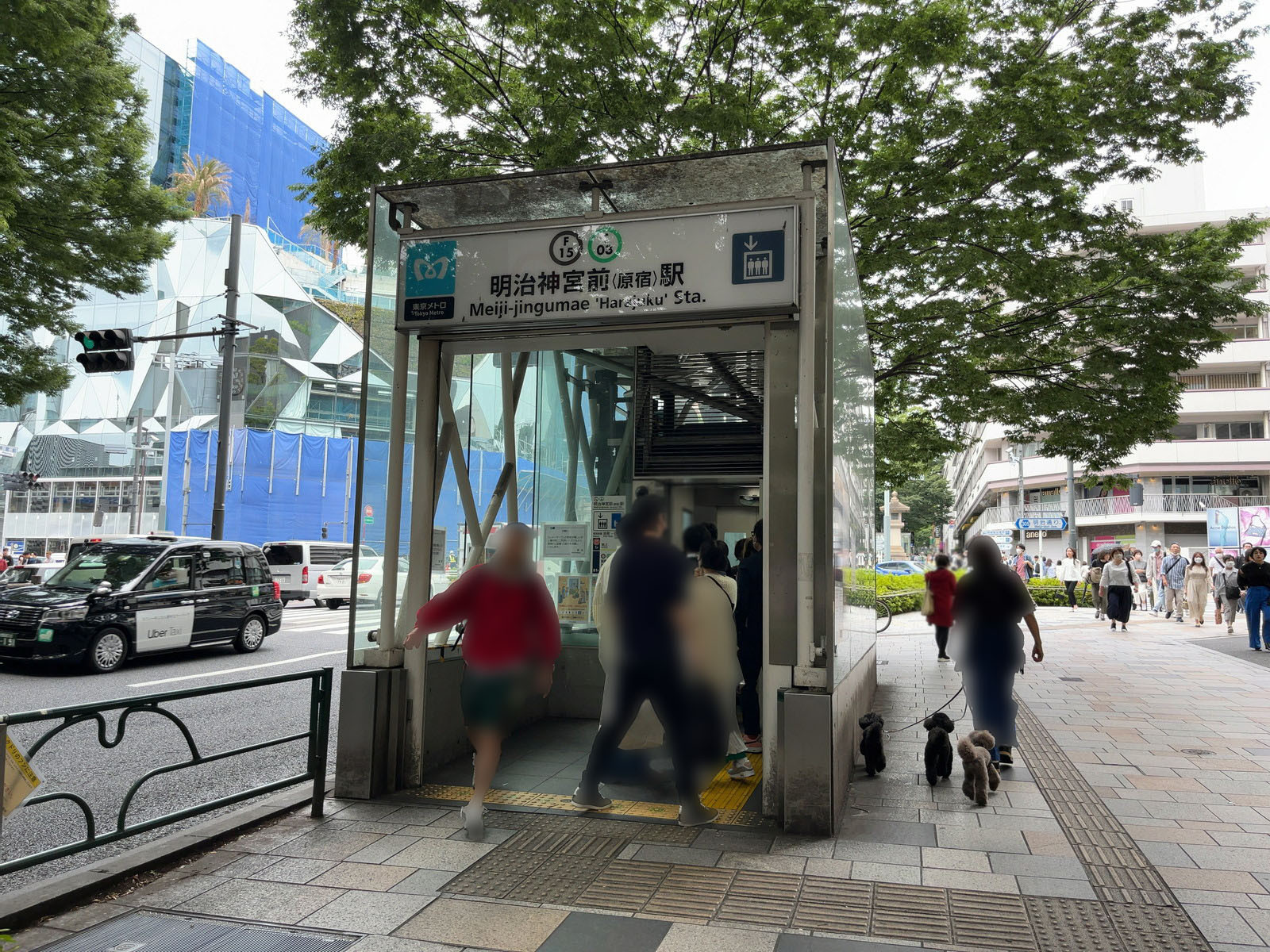 最寄りの「明治神宮前駅」