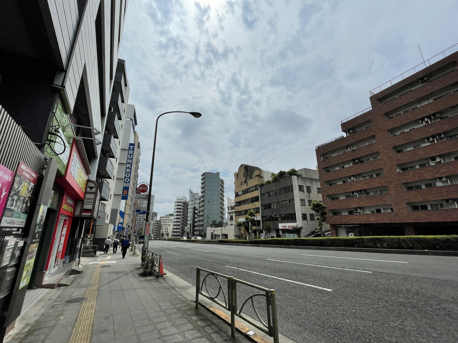 相生ビル前面の通り