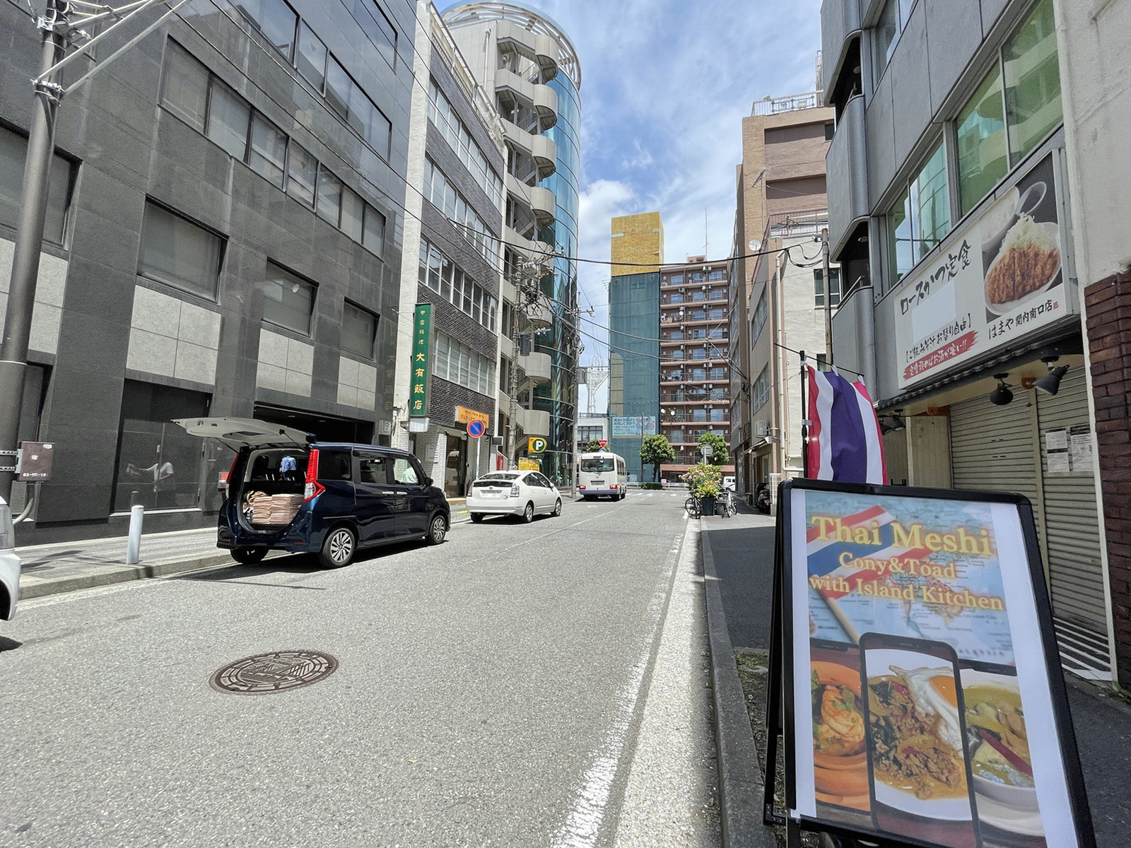 大有ビル前面の通り