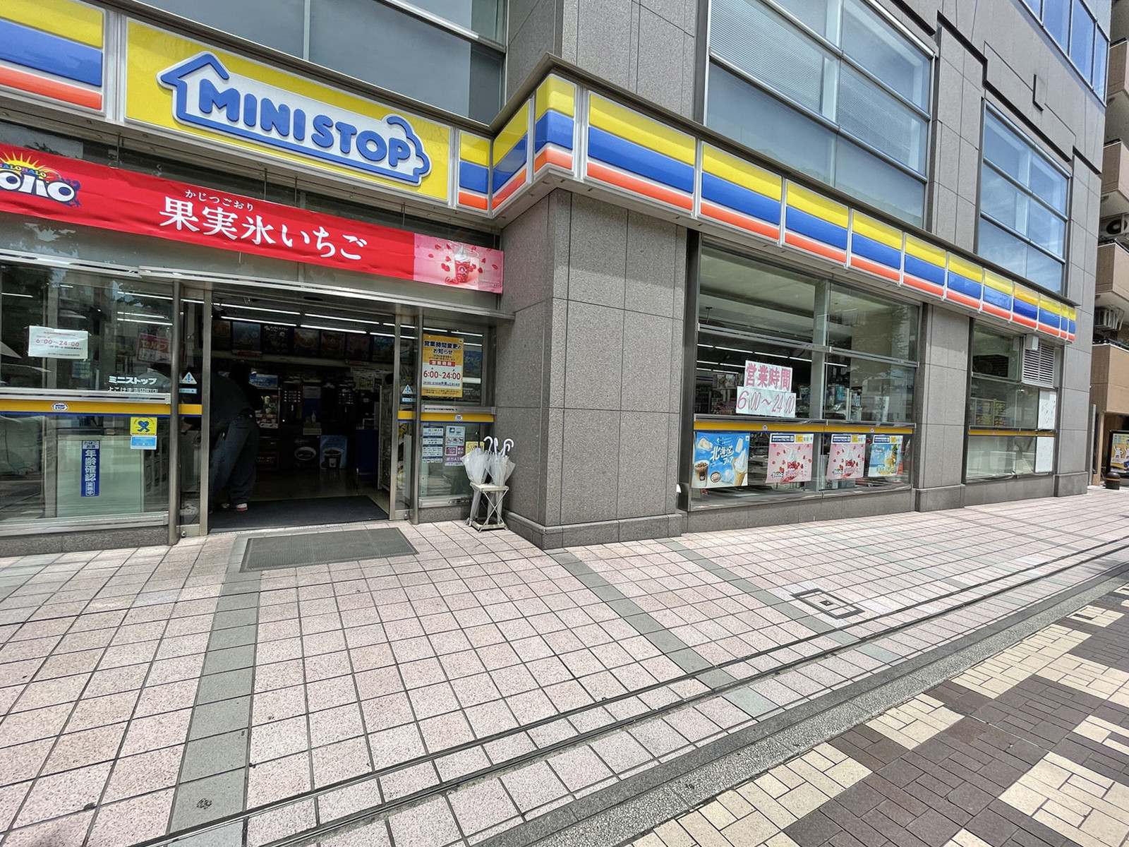 徒歩2分のミニストップよこはま吉田町店