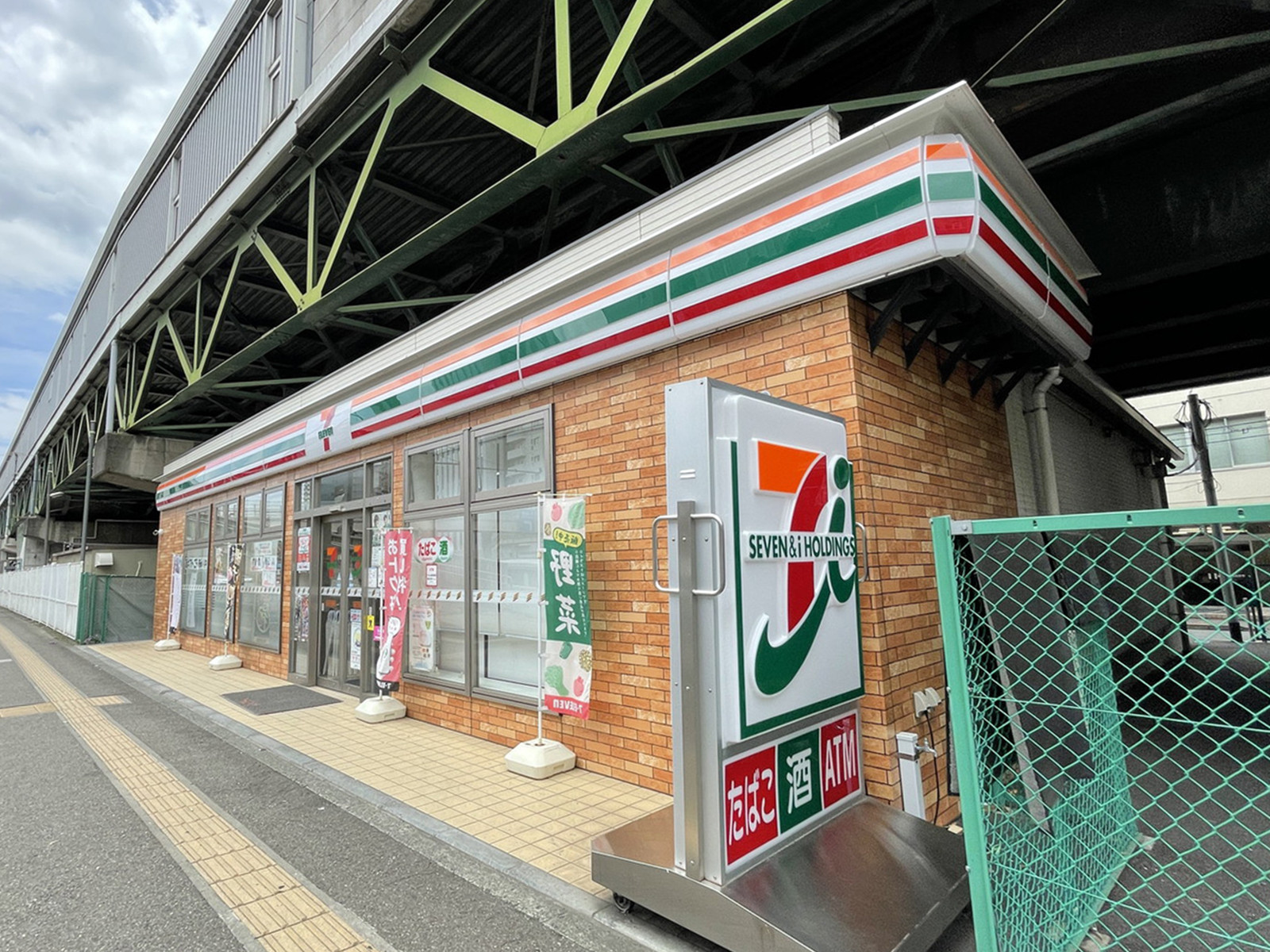 徒歩2分のセブンイレブン京急ST大森海岸店
