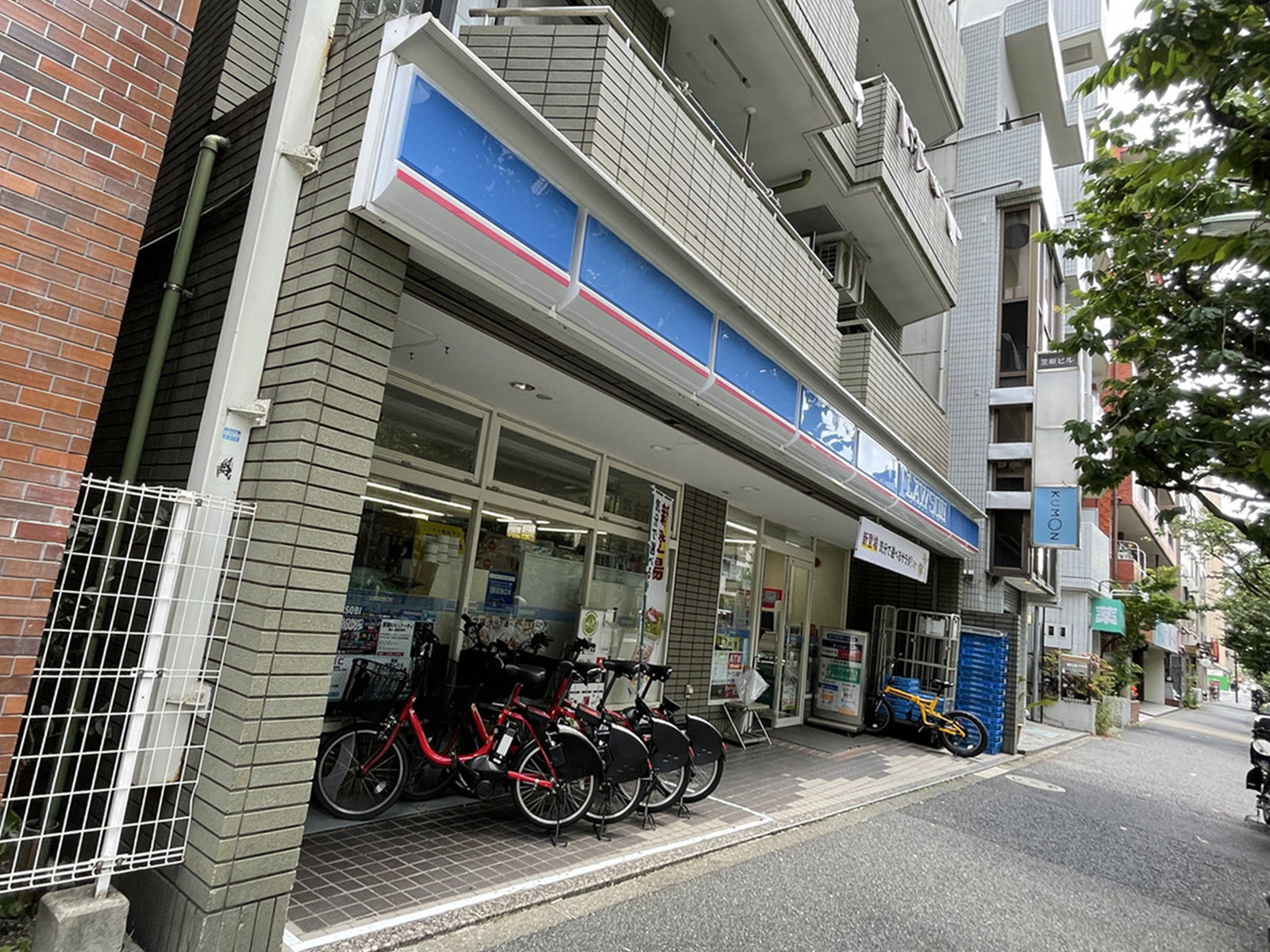 徒歩1分のローソン 南大井6丁目店