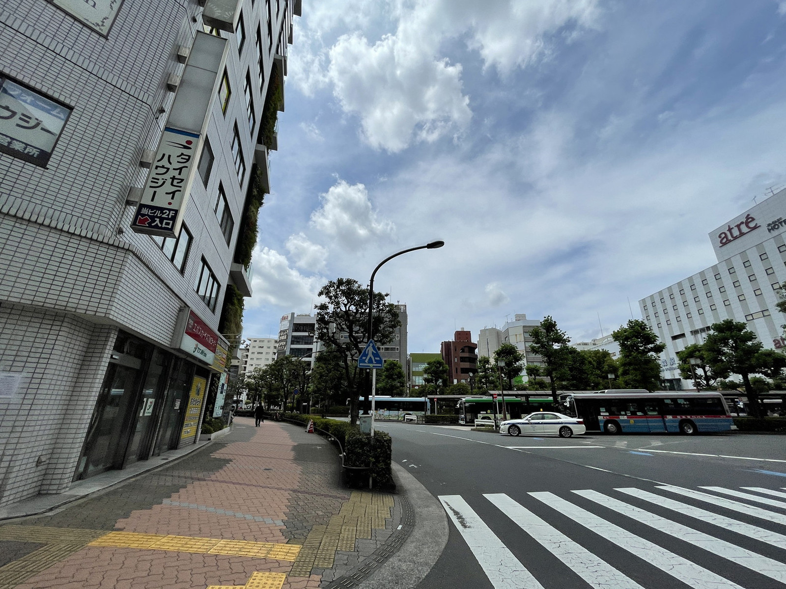 谷口ビル前面の通り