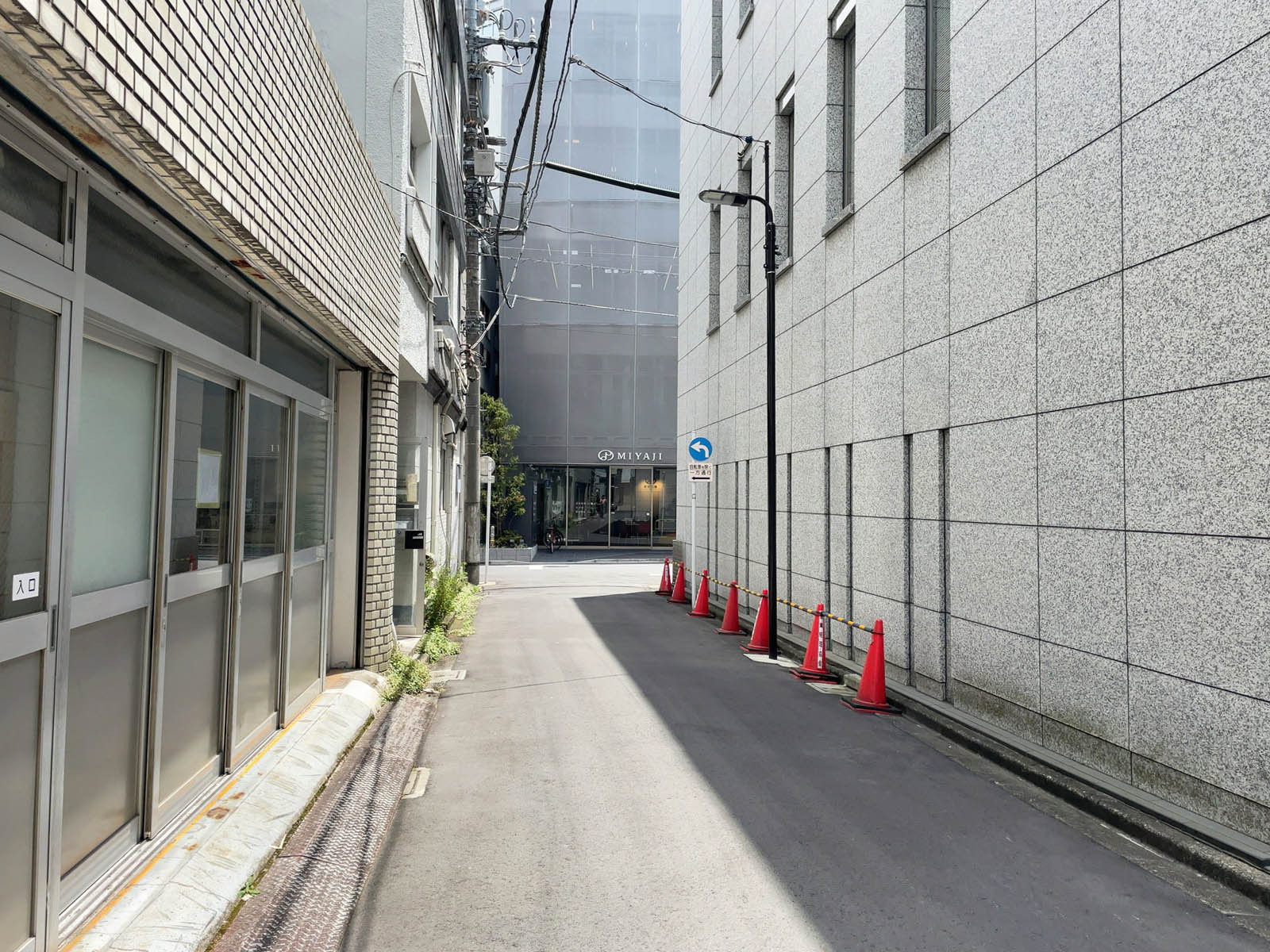 市瀬ビル前面の通り
