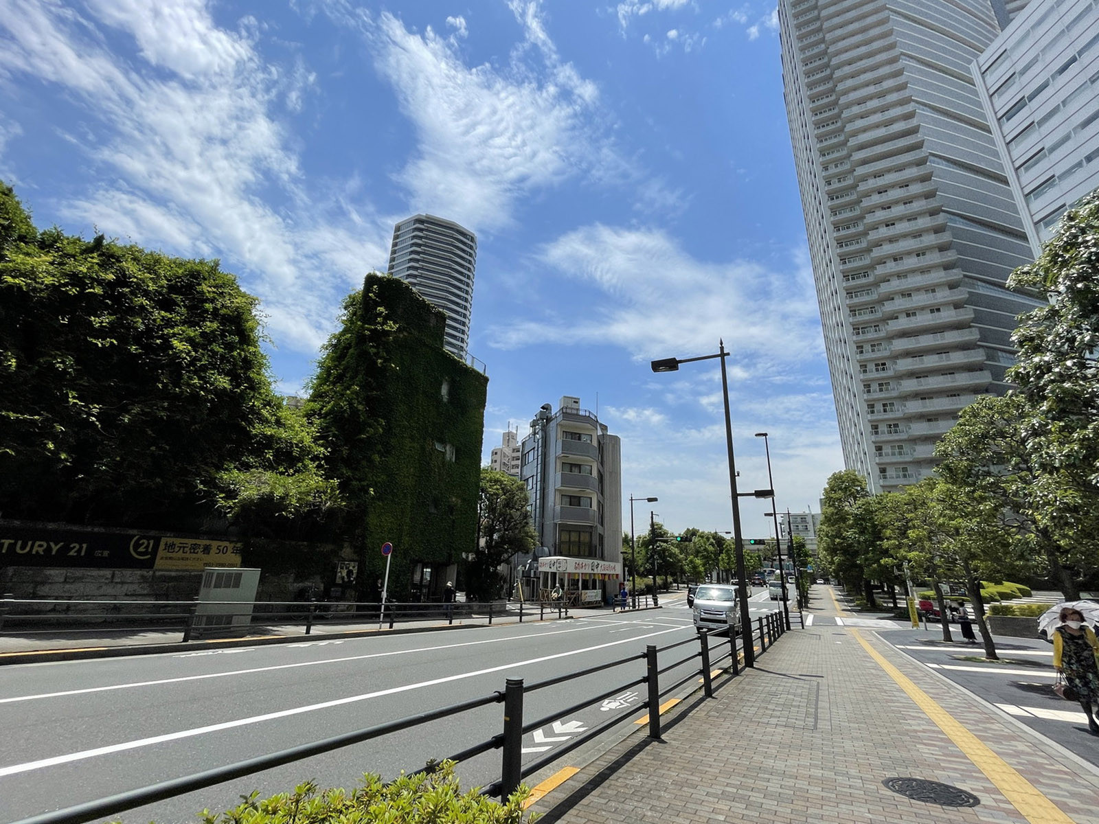 アウルタワー前面の通り
