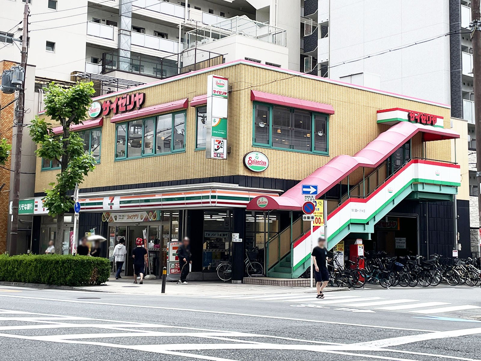 徒歩2分のサイゼリヤ 堺筋浪速警察署前店