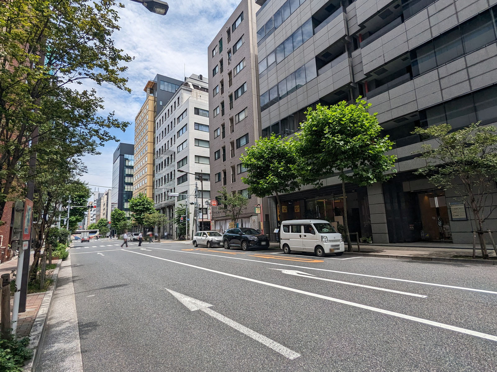 八丁堀ビル前面の平成通り