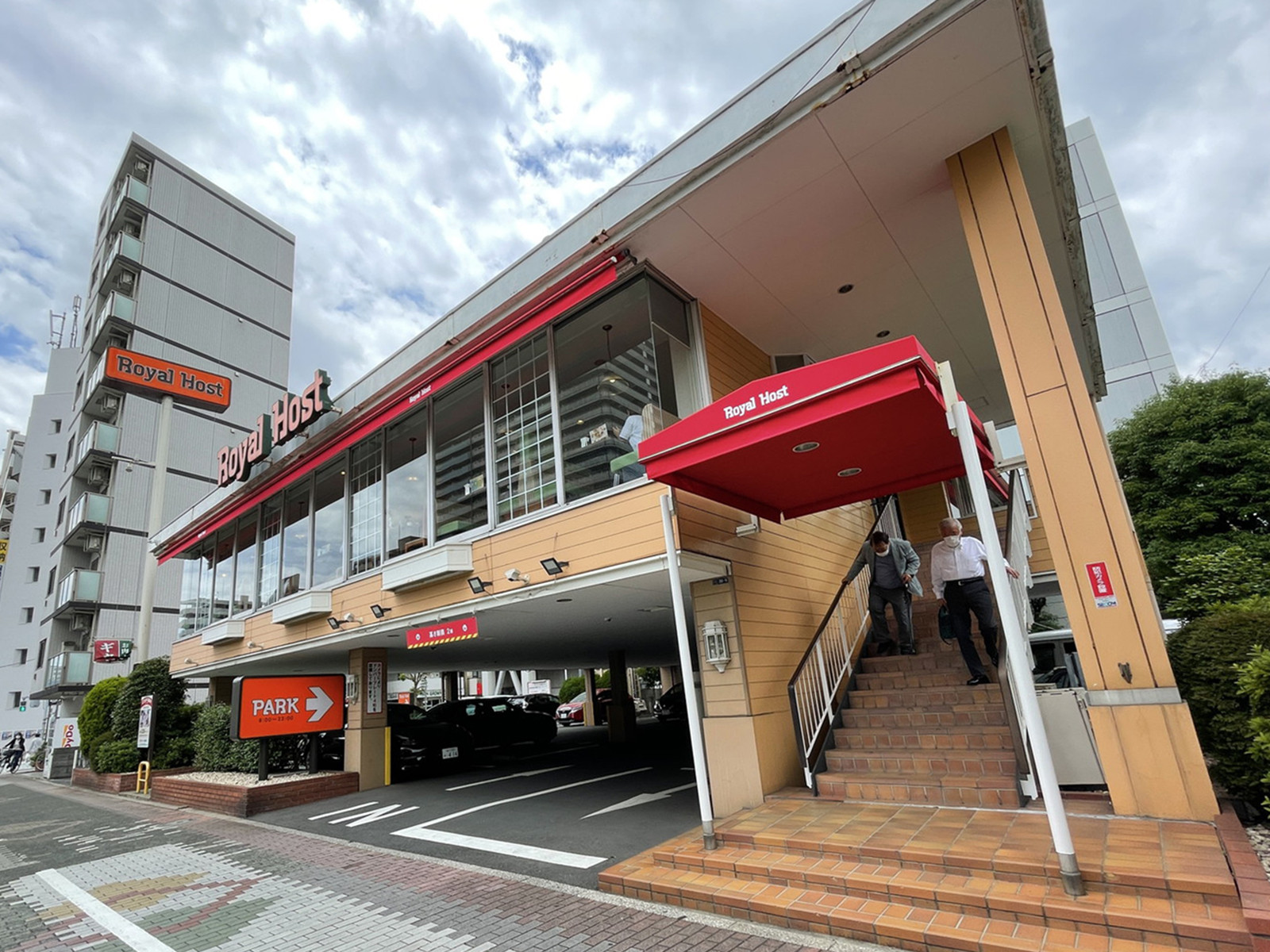 徒歩3分のロイヤルホスト大森北店