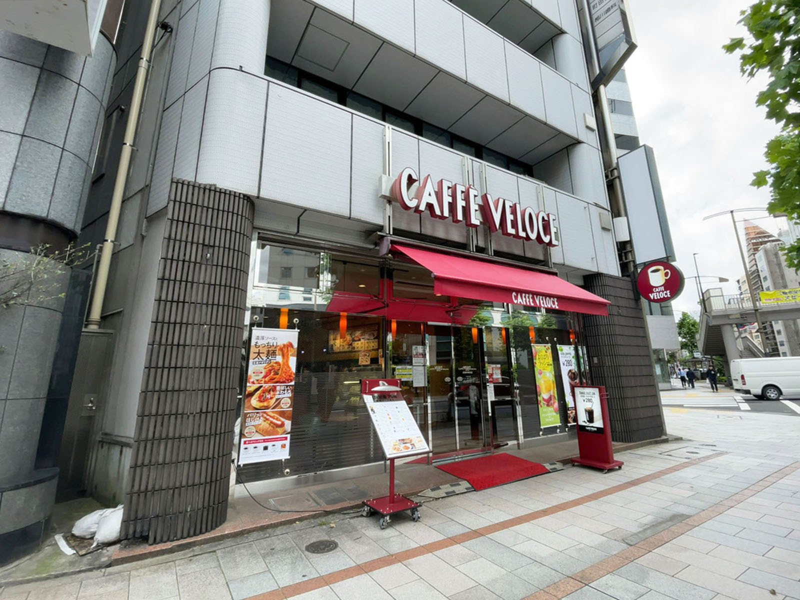 近くのカフェ・ベローチェ 淡路町駅前店