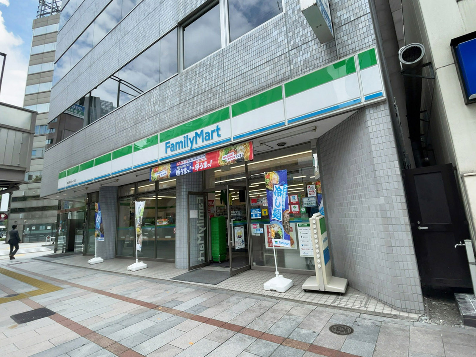 徒歩3分のファミリーマート 神田須田町一丁目店