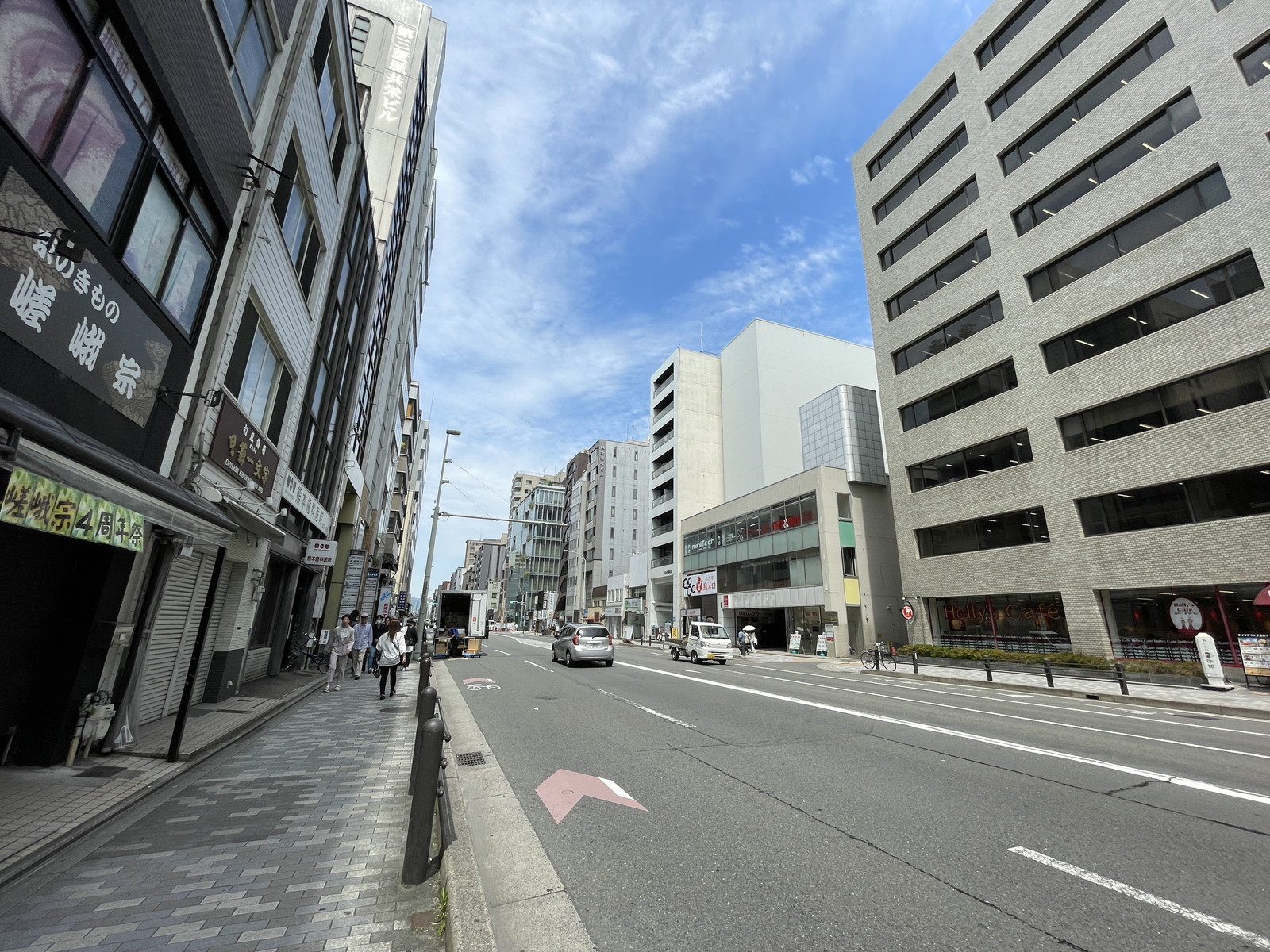 月鉾町ビル前面の通り