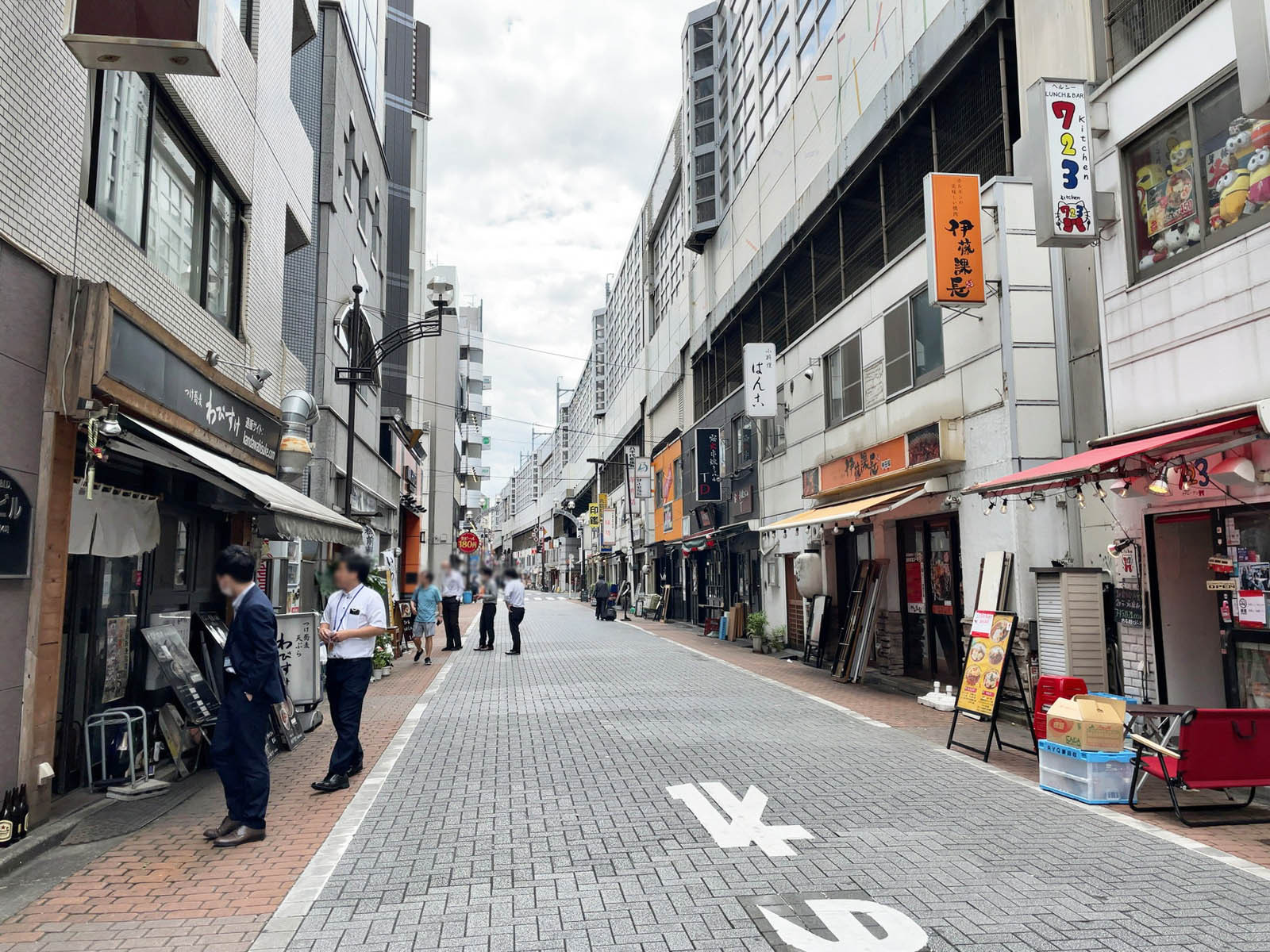 周辺は飲食店が充実
