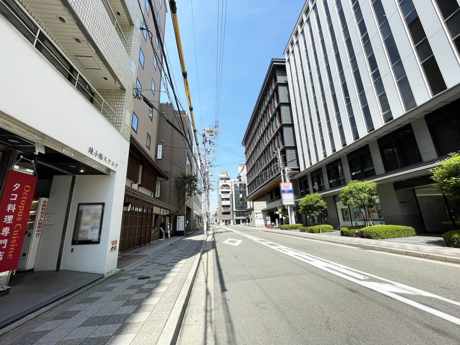綾小路スクエア前面の通り