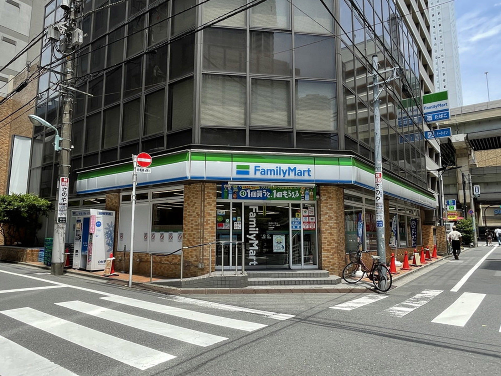 徒歩1分のファミリーマート サンシャイン南店