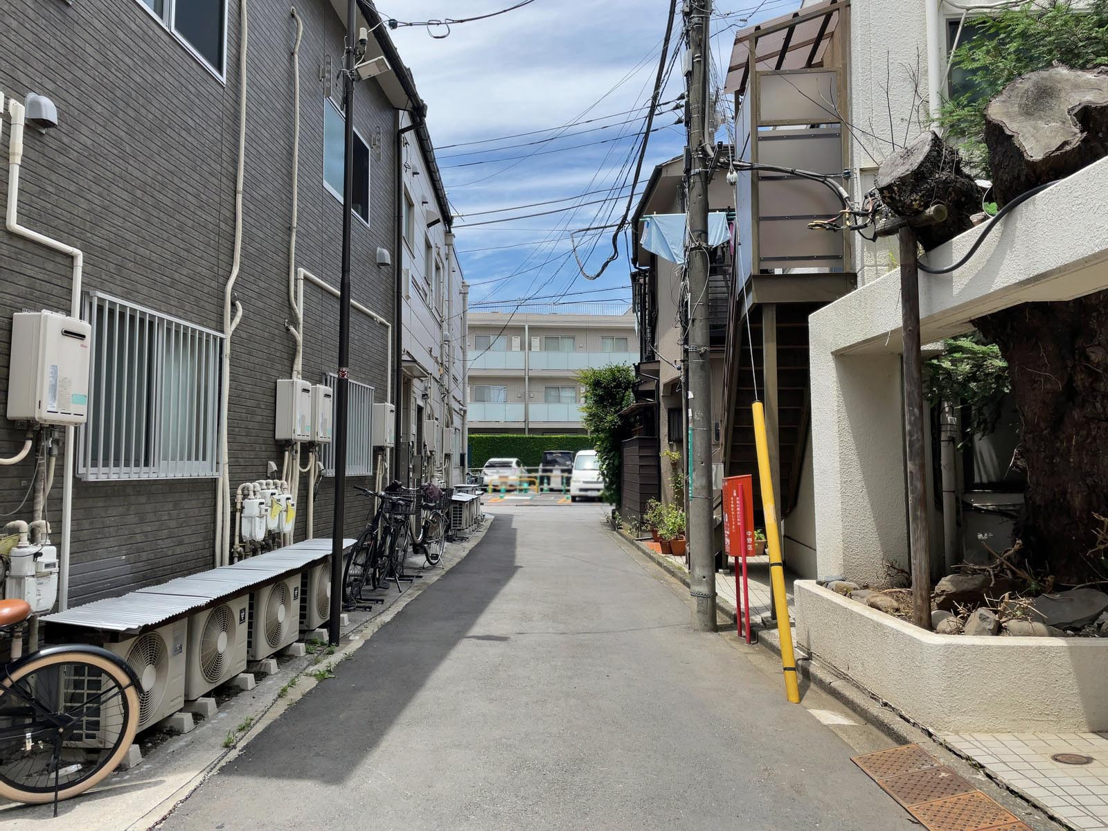 サンハイツ戸倉前面の通り