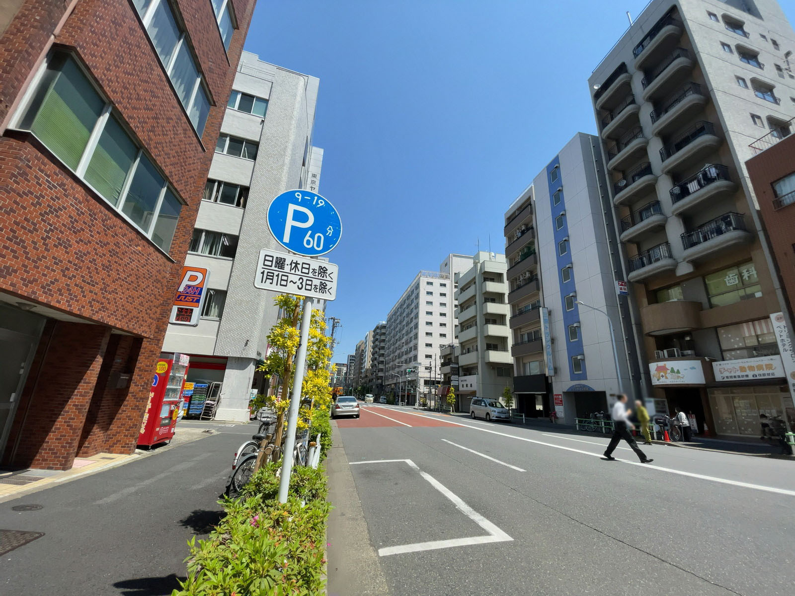 写光ビル前面の通り