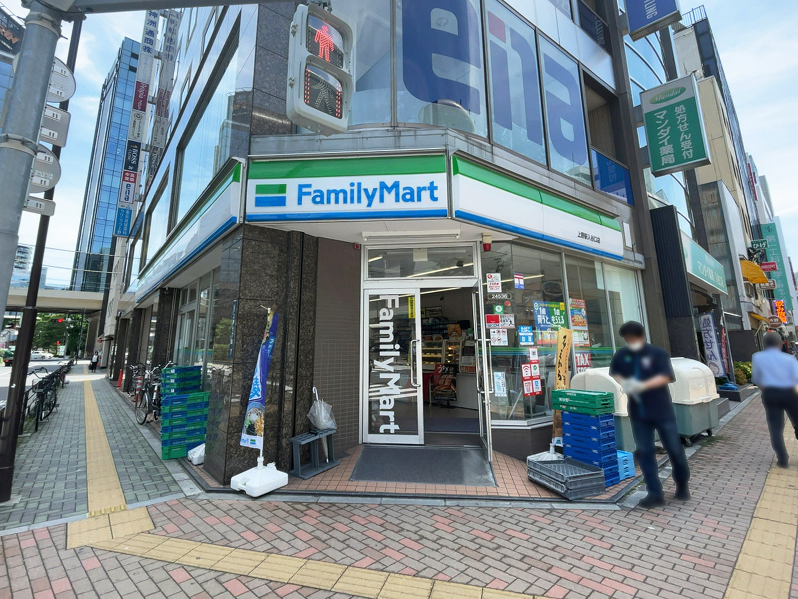 隣のファミリーマート上野駅入谷口店
