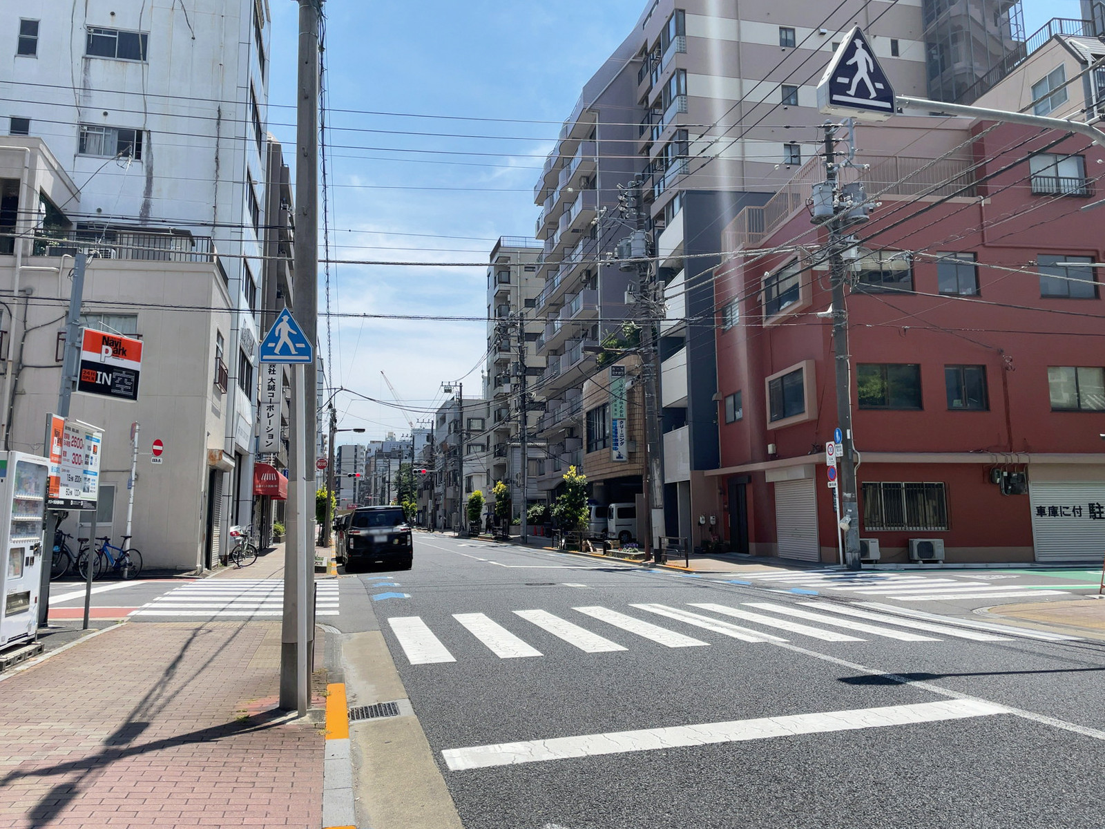 石田ビル前面の左衛門橋通り