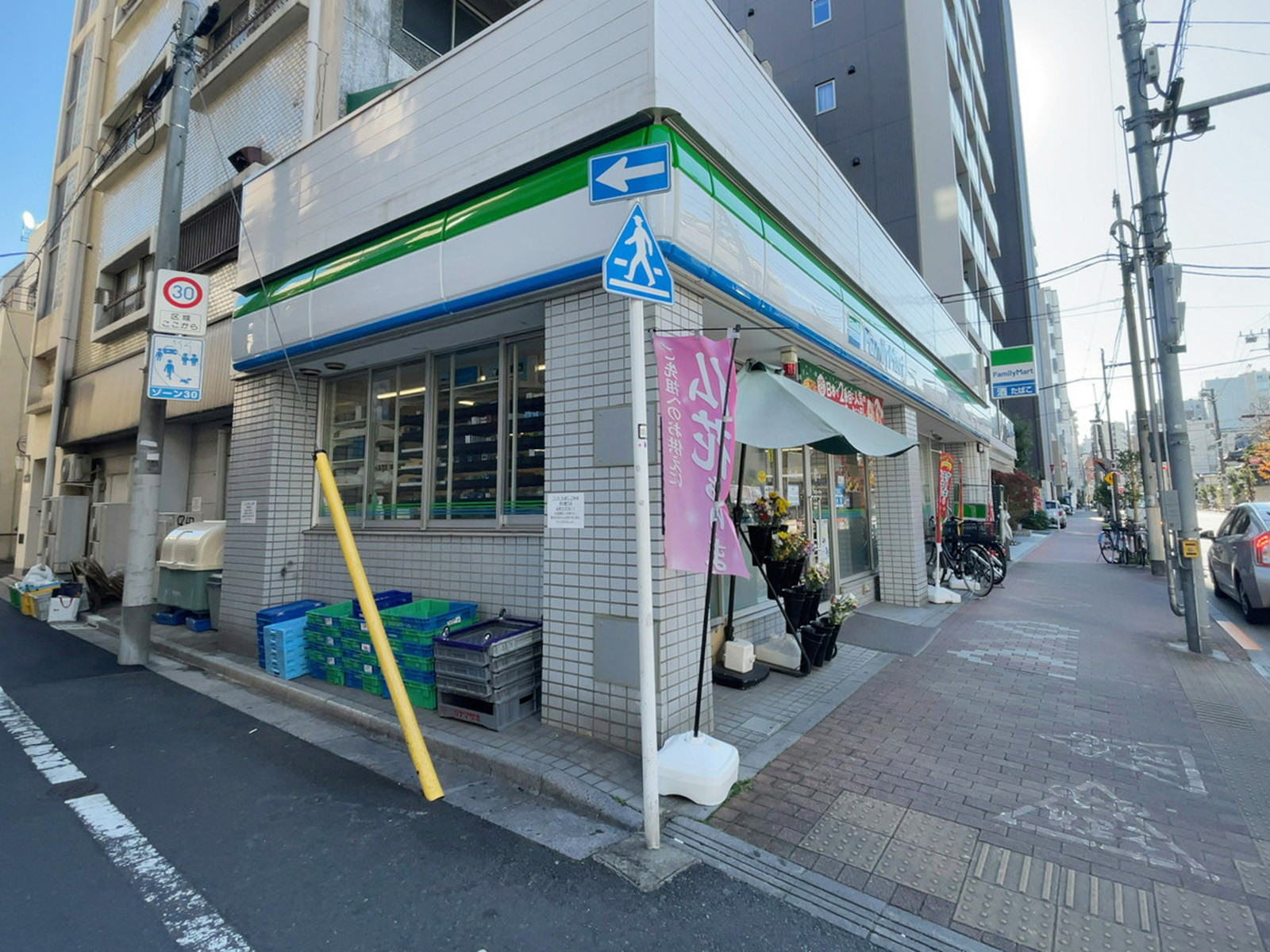 徒歩1分のファミリーマート 台東松が谷店