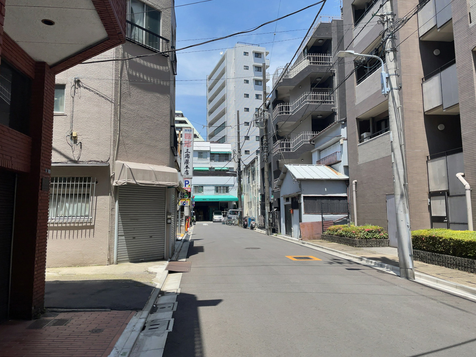 小松上野ビル前面の通り