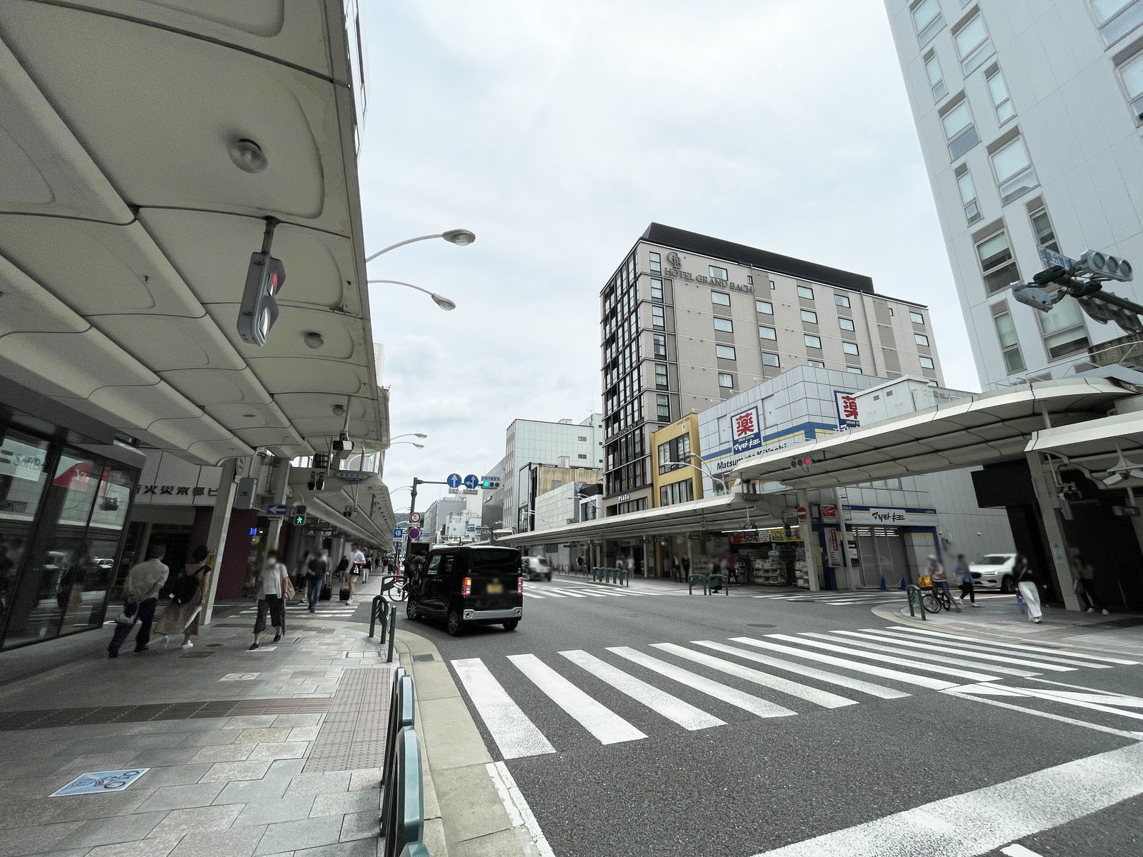 大和証券京都ビル前面の通り