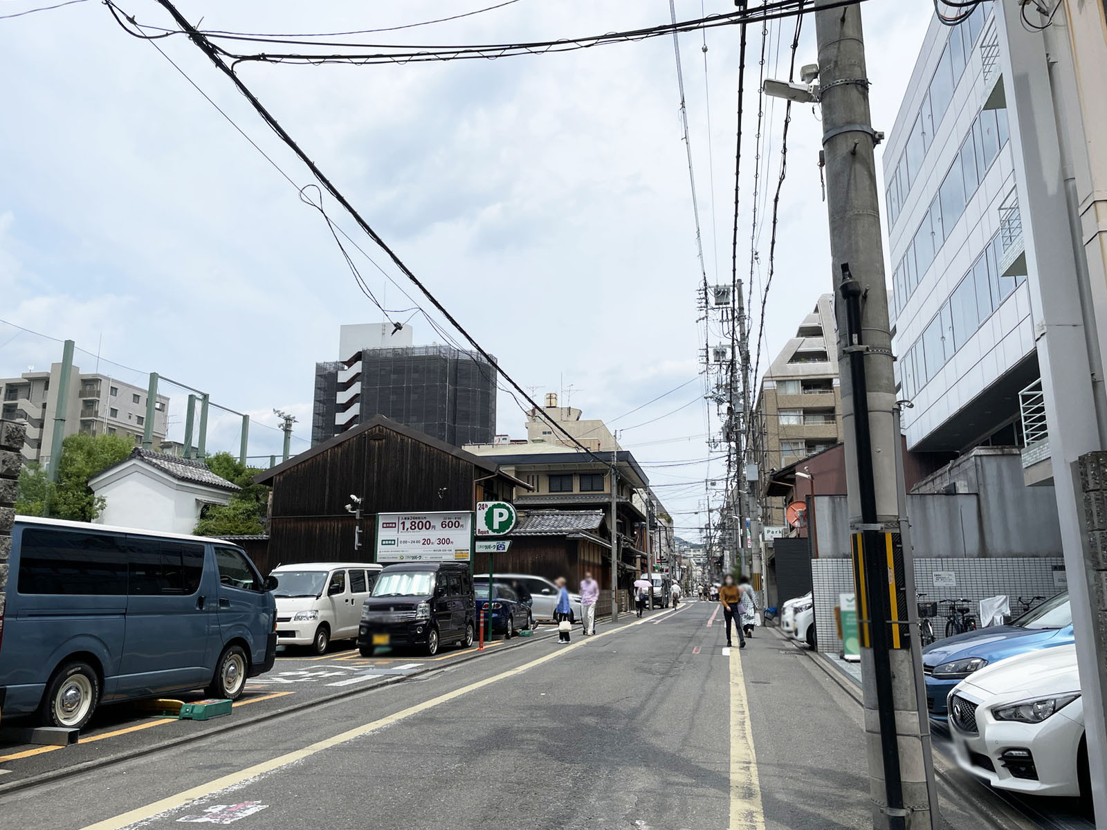 松本ビル前面の通り