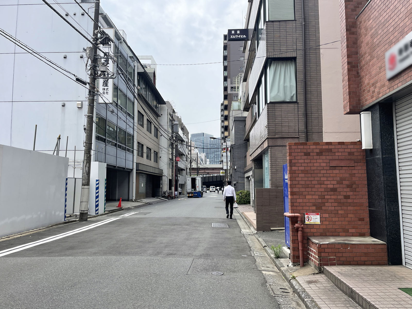 渡東ビルディング前面の通り