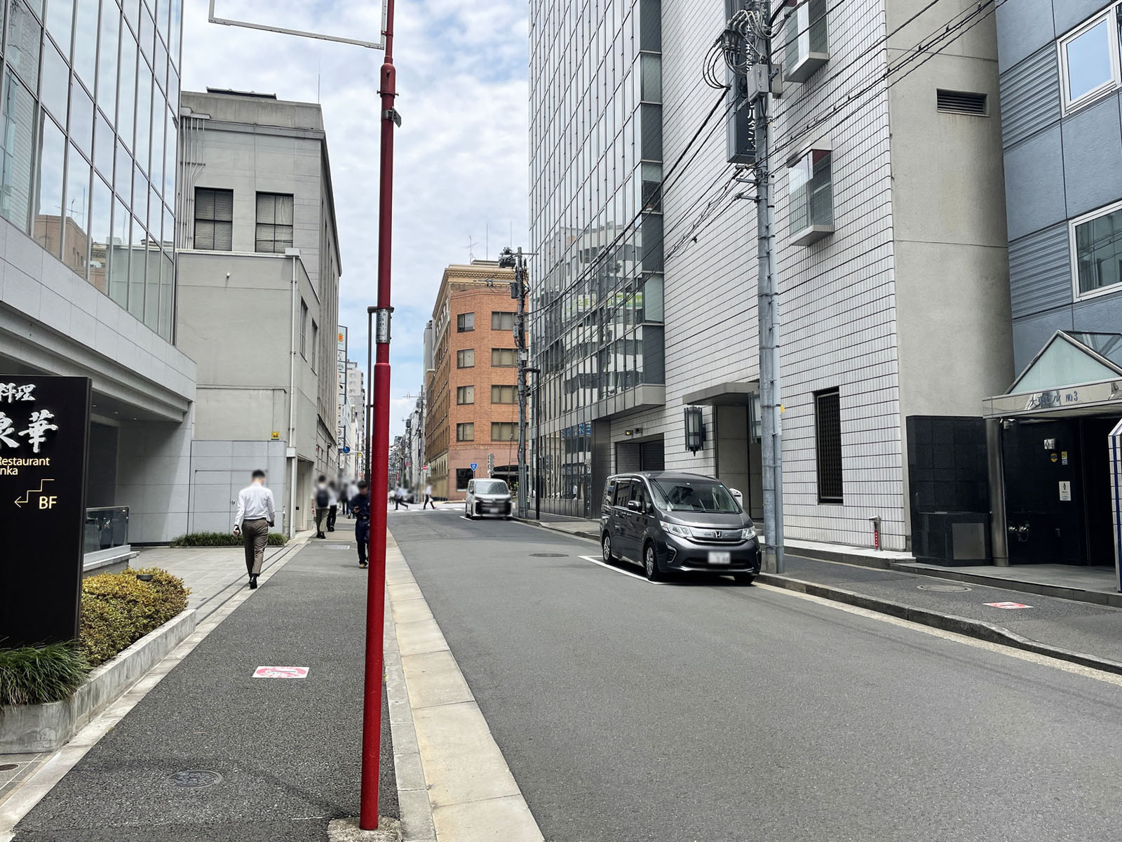 井門神田駅前ビル前面の通り