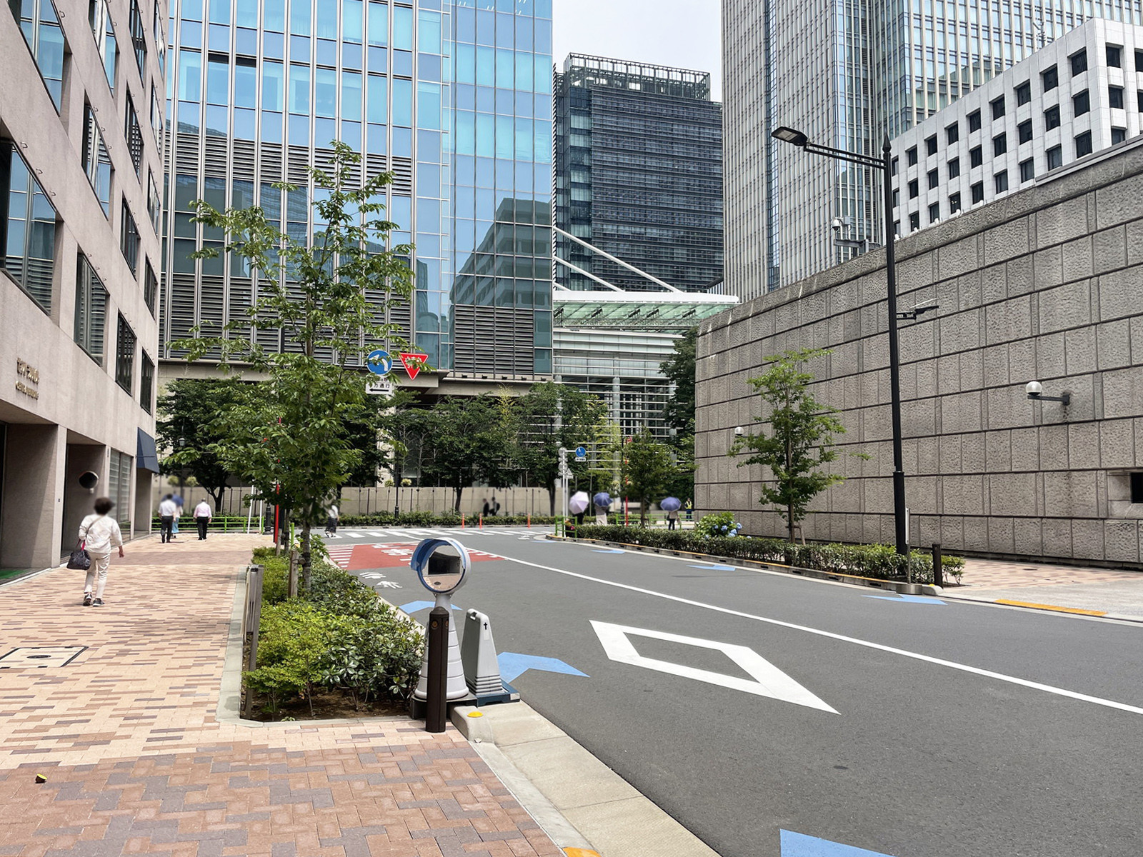 日本橋室町ビル前面の通り